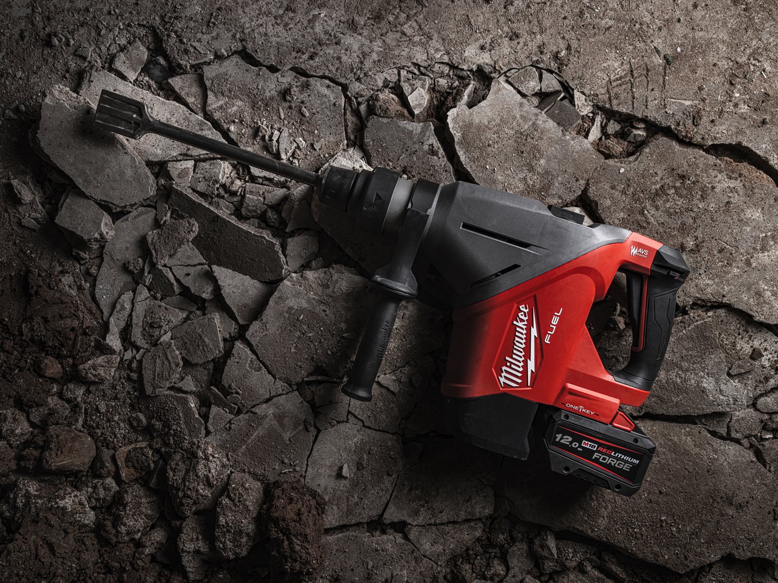 Ciocan rotopercutor SDS-Max M18 FUEL 45 mm ONE-KEY Milwaukee M18 FHACO745-0C - in utilizare 17
