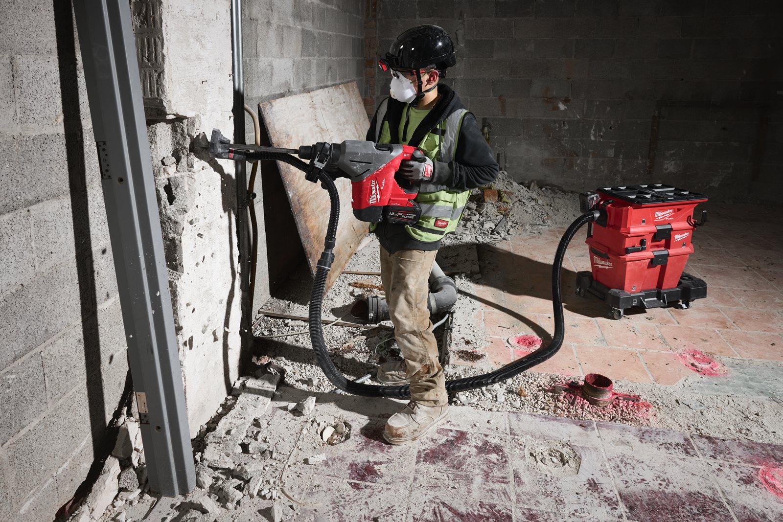 Ciocan rotopercutor SDS-Max M18 FUEL 45 mm ONE-KEY Milwaukee M18 FHACO745-0C - in utilizare 2