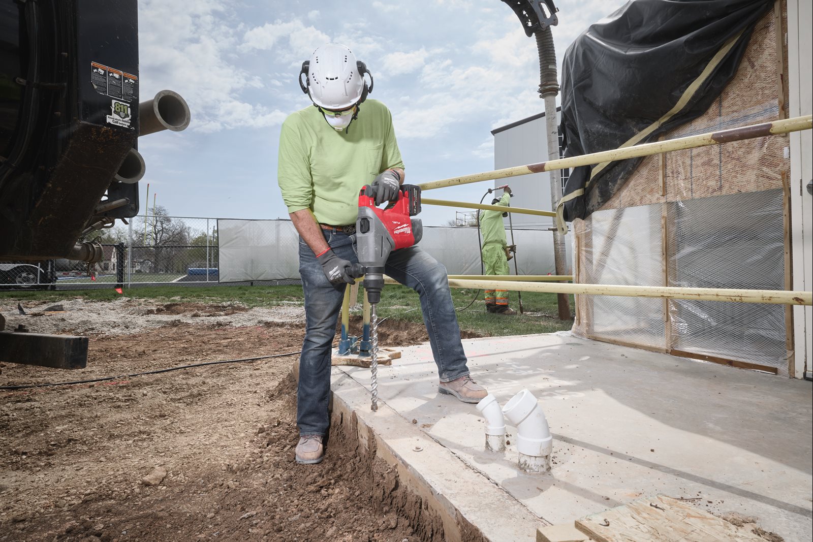Ciocan rotopercutor SDS-Max M18 FUEL 45 mm ONE-KEY Milwaukee M18 FHACO745-0C - in utilizare 5