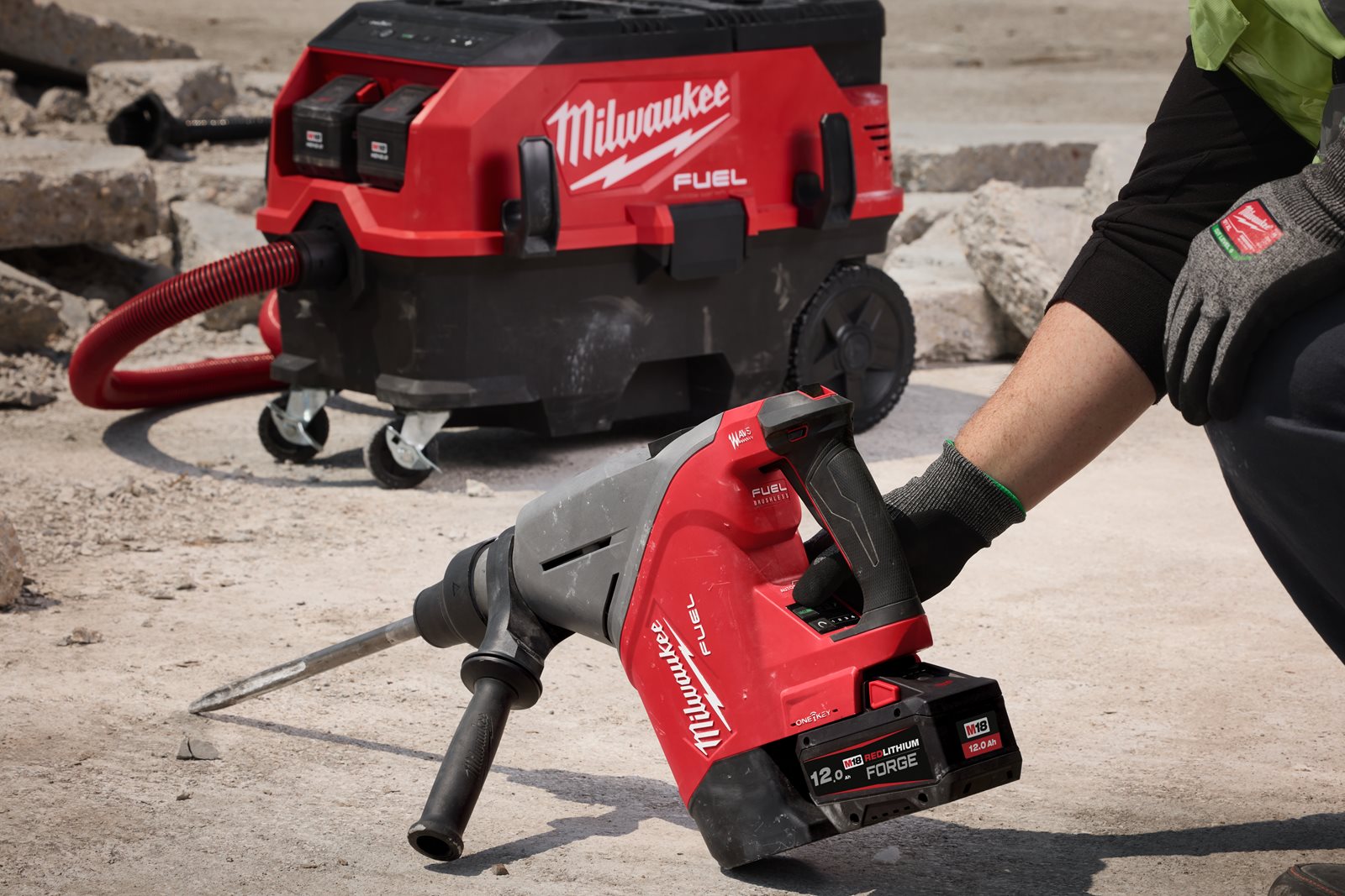Ciocan rotopercutor SDS-Max M18 FUEL 45 mm ONE-KEY Milwaukee M18 FHACO745-0C - in utilizare 6