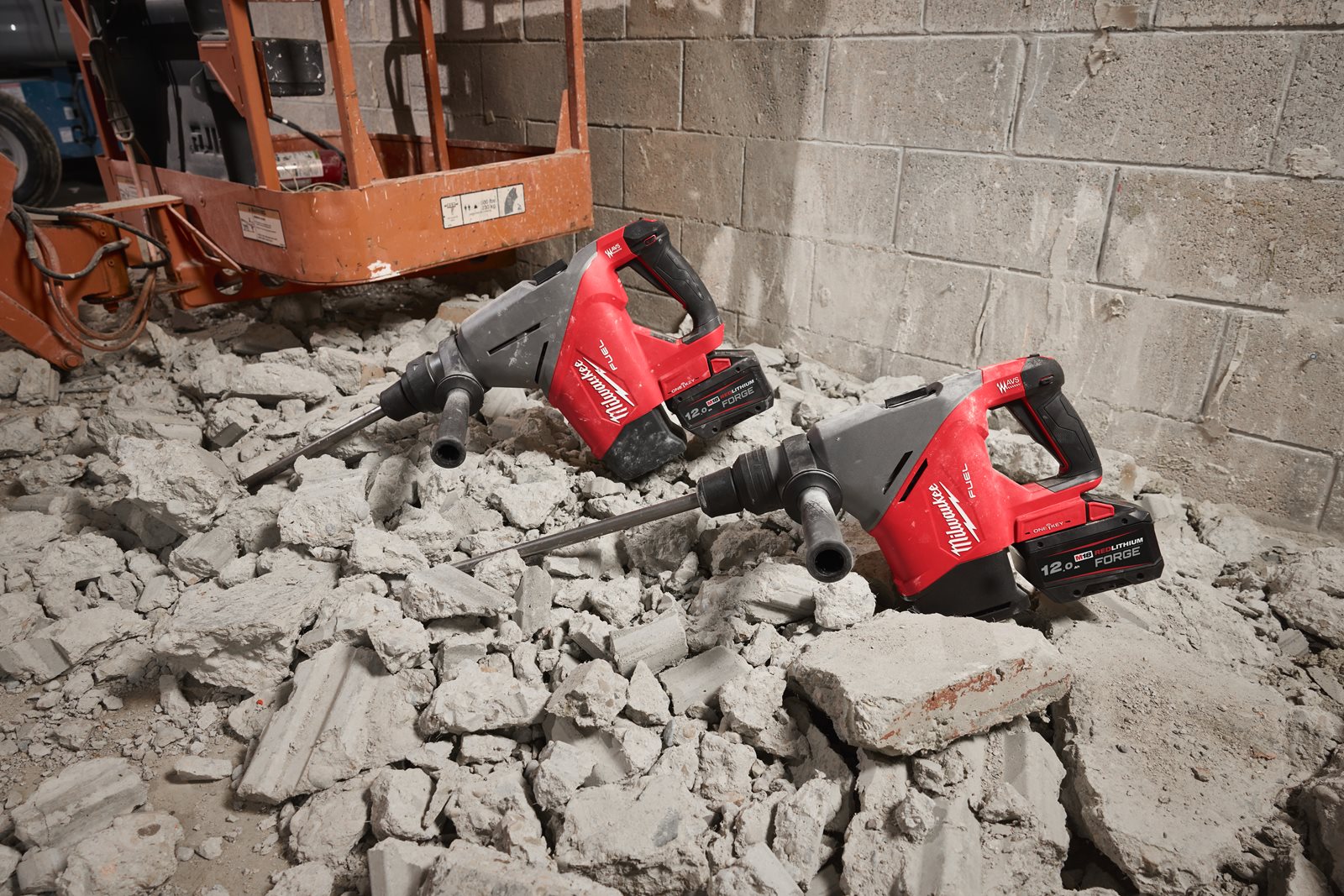 Ciocan rotopercutor SDS-Max M18 FUEL 45 mm ONE-KEY Milwaukee M18 FHACO745-0C - in utilizare 7