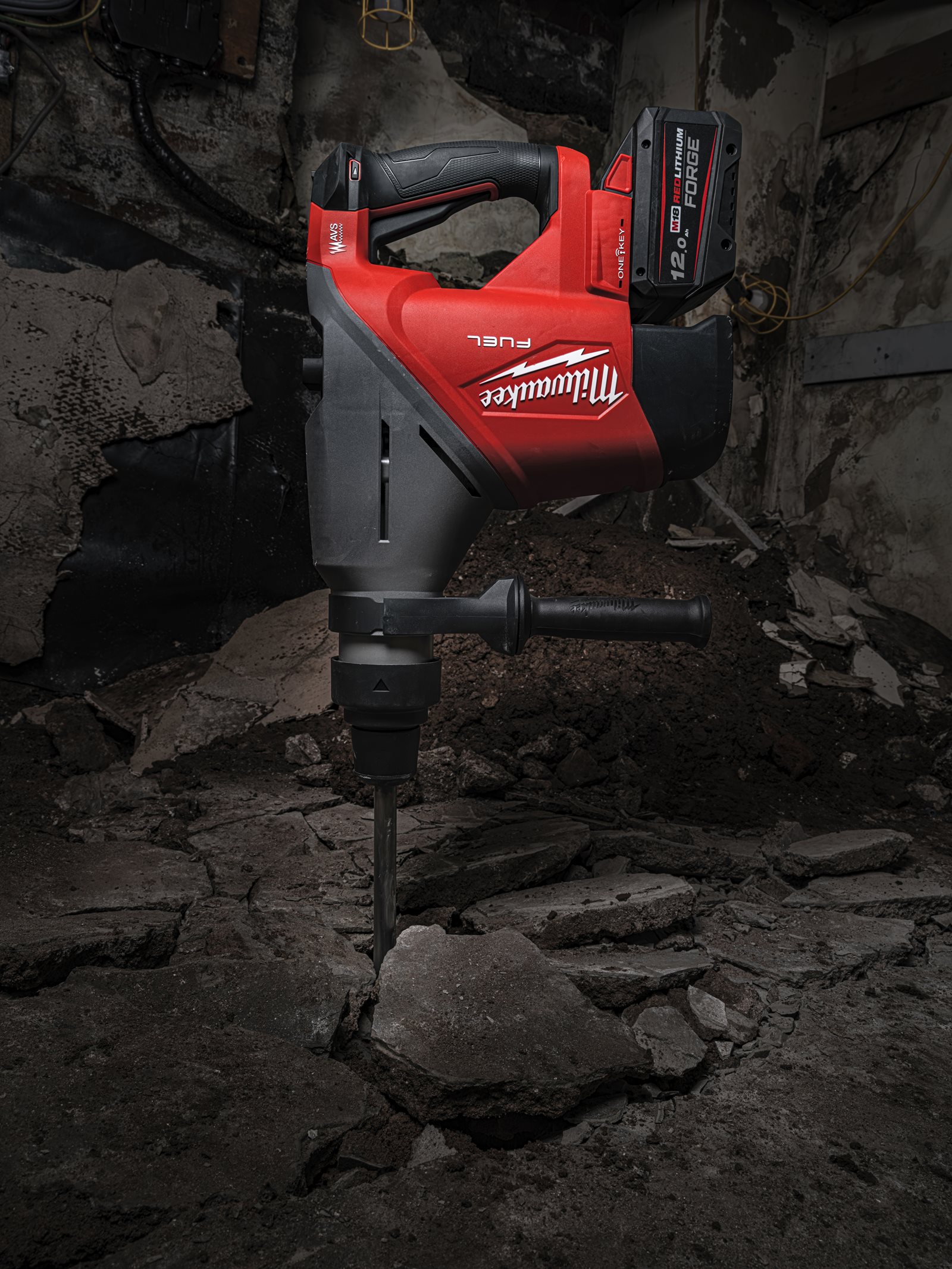 Ciocan rotopercutor SDS-Max M18 FUEL 45 mm ONE-KEY Milwaukee M18 FHACO745-0C - in utilizare 8