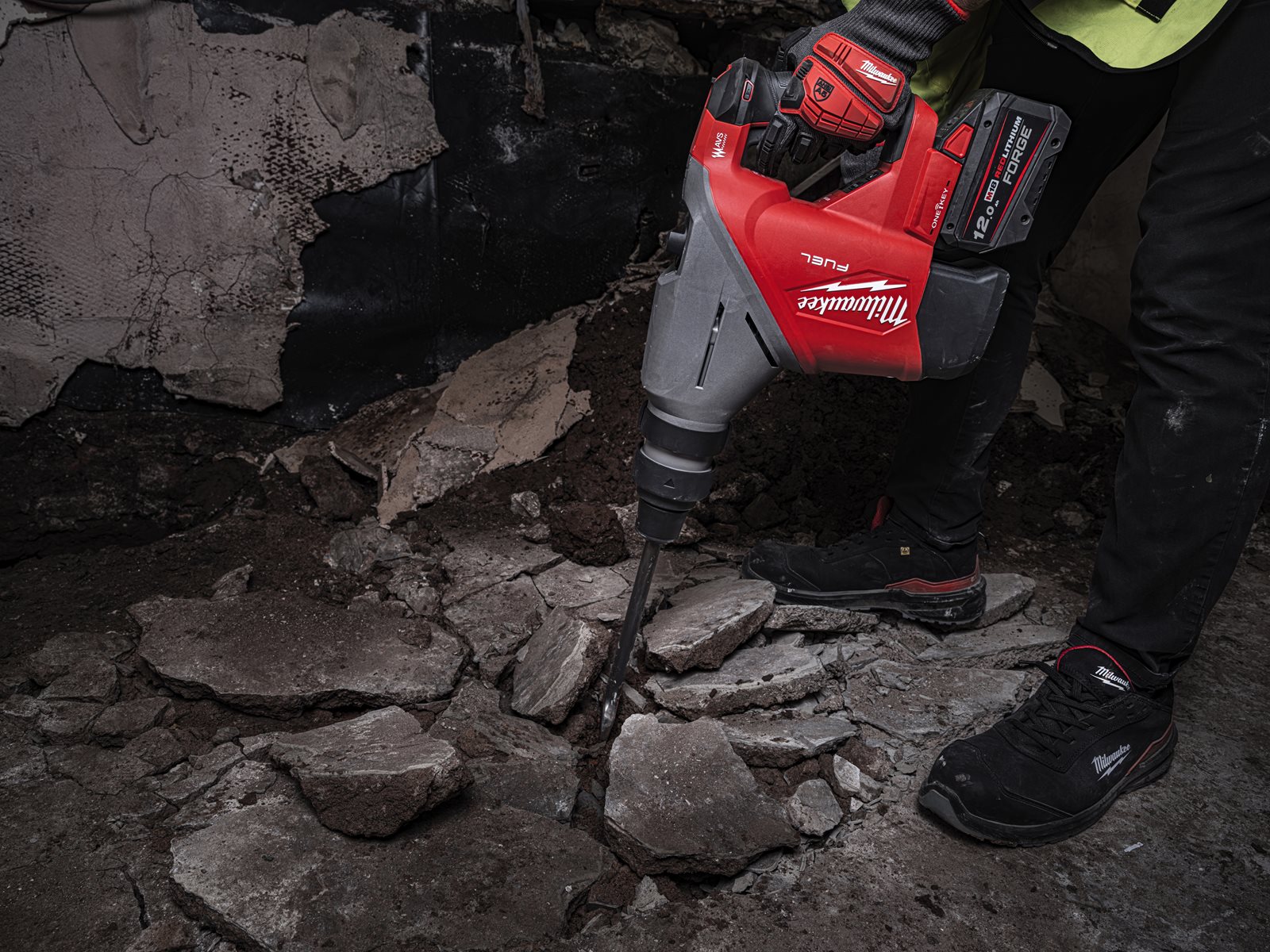 Ciocan rotopercutor SDS-Max M18 FUEL 45 mm ONE-KEY Milwaukee M18 FHACO745-0C - in utilizare 9