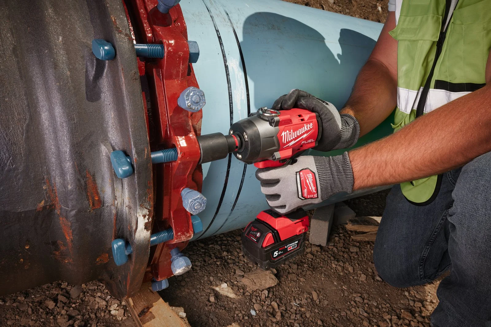 Cheie de impact, cuplu ridicat M18 FUEL 1/2" cu pin de blocare Milwaukee M18 FHIW2P12-0X - in utilizare 1