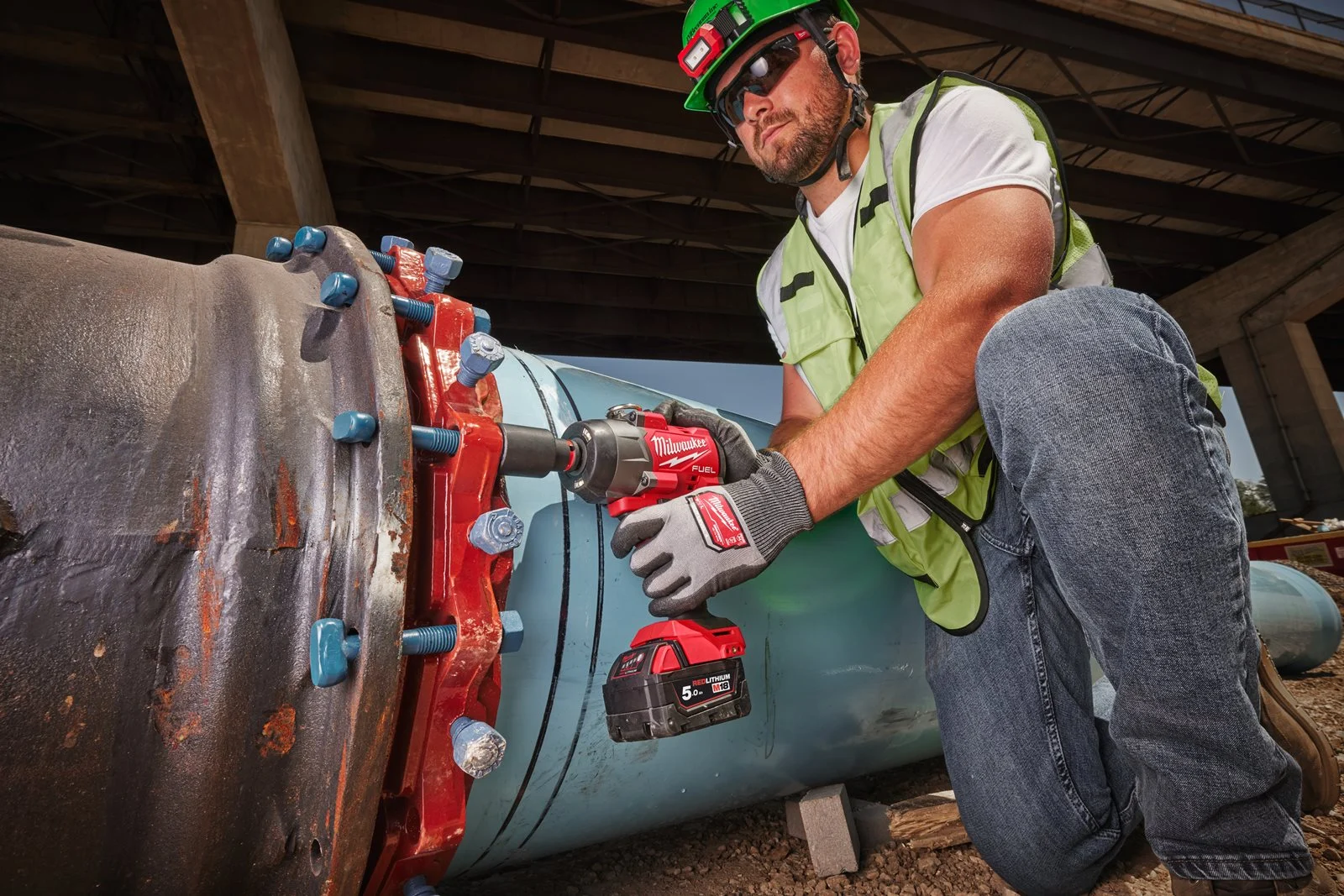 Cheie de impact, cuplu ridicat M18 FUEL 1/2" cu pin de blocare Milwaukee M18 FHIW2P12-0X - in utilizare 2