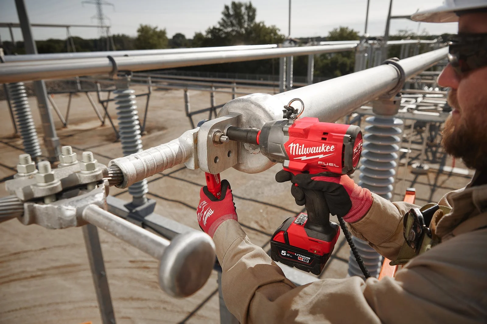 Cheie de impact, cuplu ridicat M18 FUEL 1/2" cu pin de blocare Milwaukee M18 FHIW2P12-0X - in utilizare 4