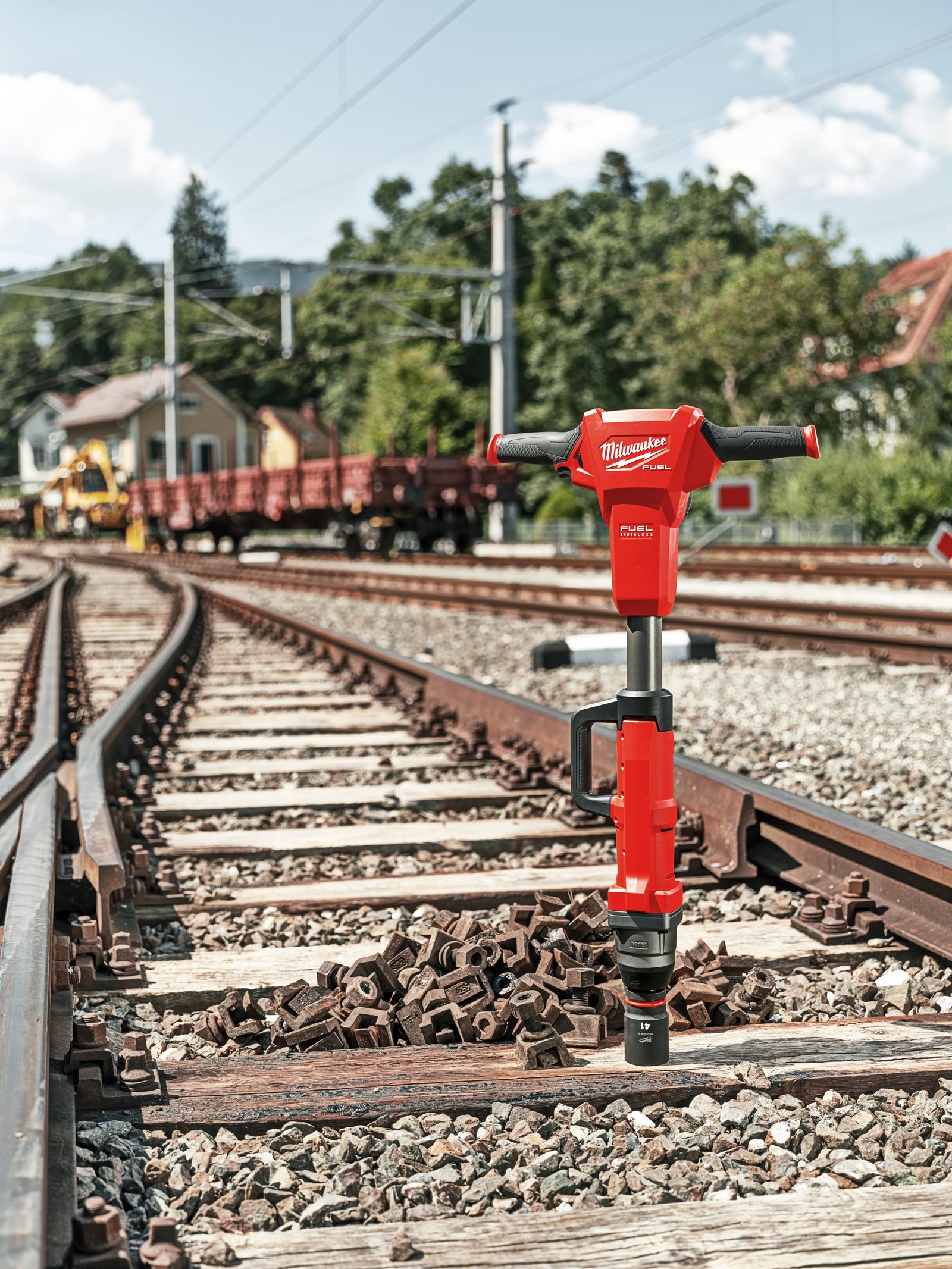 Cheie cu impact M18 FUEL 1" pentru calea ferată cu inel de fixare Milwaukee M18 FHIWF1R-0C - in utilizare 20
