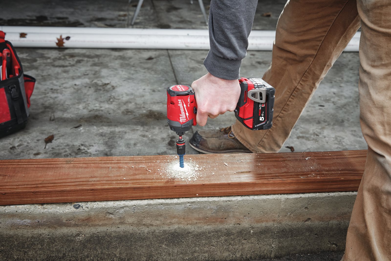 Mașină de înșurubat cu impact 1/4" Hex M18 FUEL Milwaukee M18 FID3-0X - in utilizare 7