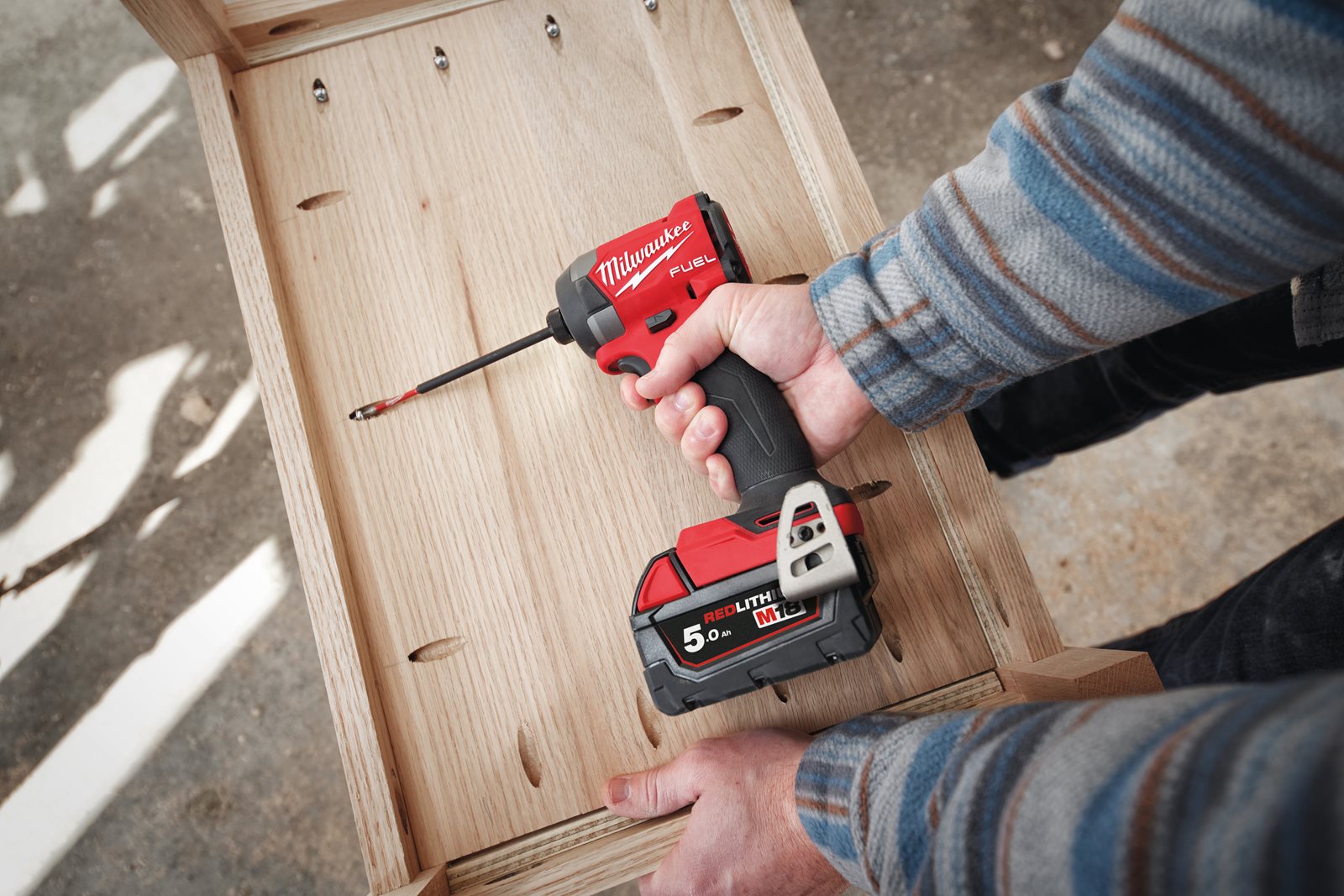 Mașină de înșurubat cu impact 1/4" Hex M18 FUEL Milwaukee M18 FID3-0X - in utilizare 8