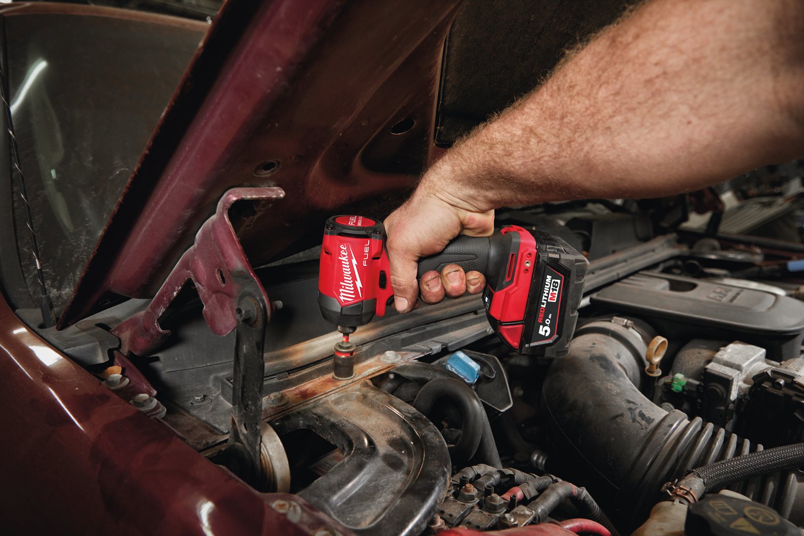 Mașină de înșurubat cu impact 1/4" Hex M18 FUEL Milwaukee M18 FID3-0X - in utilizare 9
