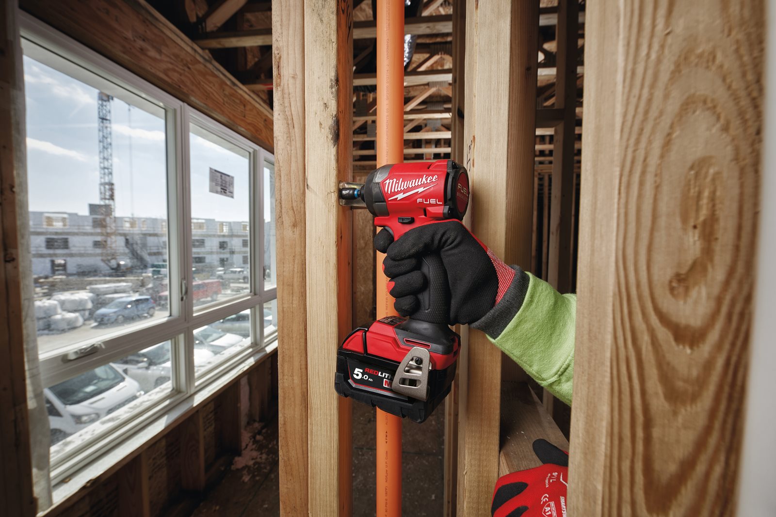 Mașină de înșurubat cu impact 1/4" Hex M18 FUEL Milwaukee M18 FID3-0X - in utilizare 2