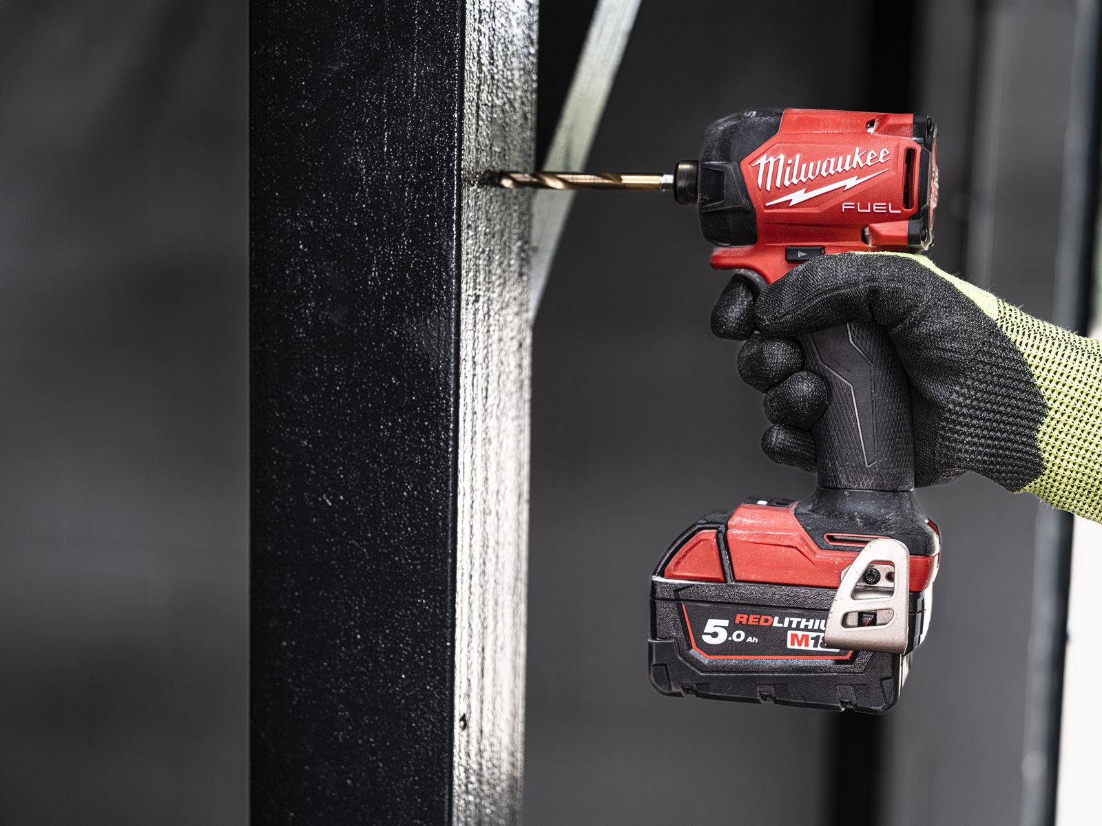 Mașină de înșurubat hidraulică cu impact 1/4" Hex M18 FUEL SURGE Milwaukee M18 FIDRQ-0X - in utilizare 12
