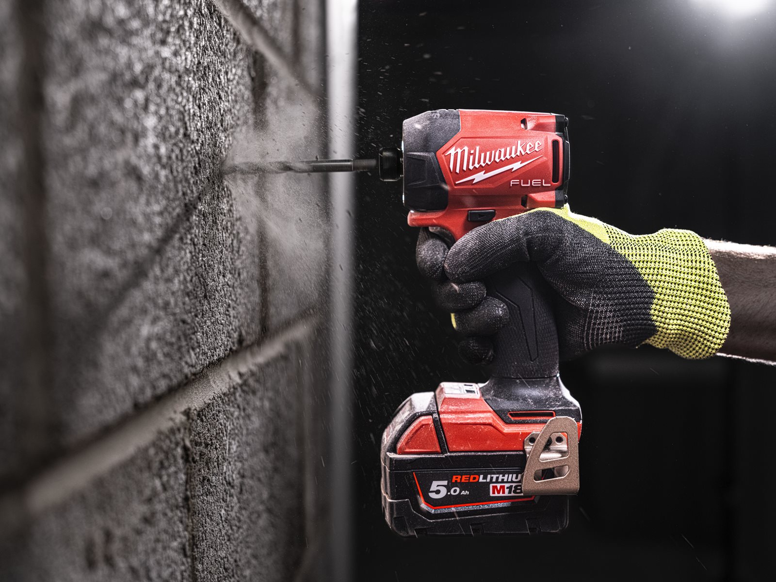 Mașină de înșurubat hidraulică cu impact 1/4" Hex M18 FUEL SURGE Milwaukee M18 FIDRQ-0X - in utilizare 18