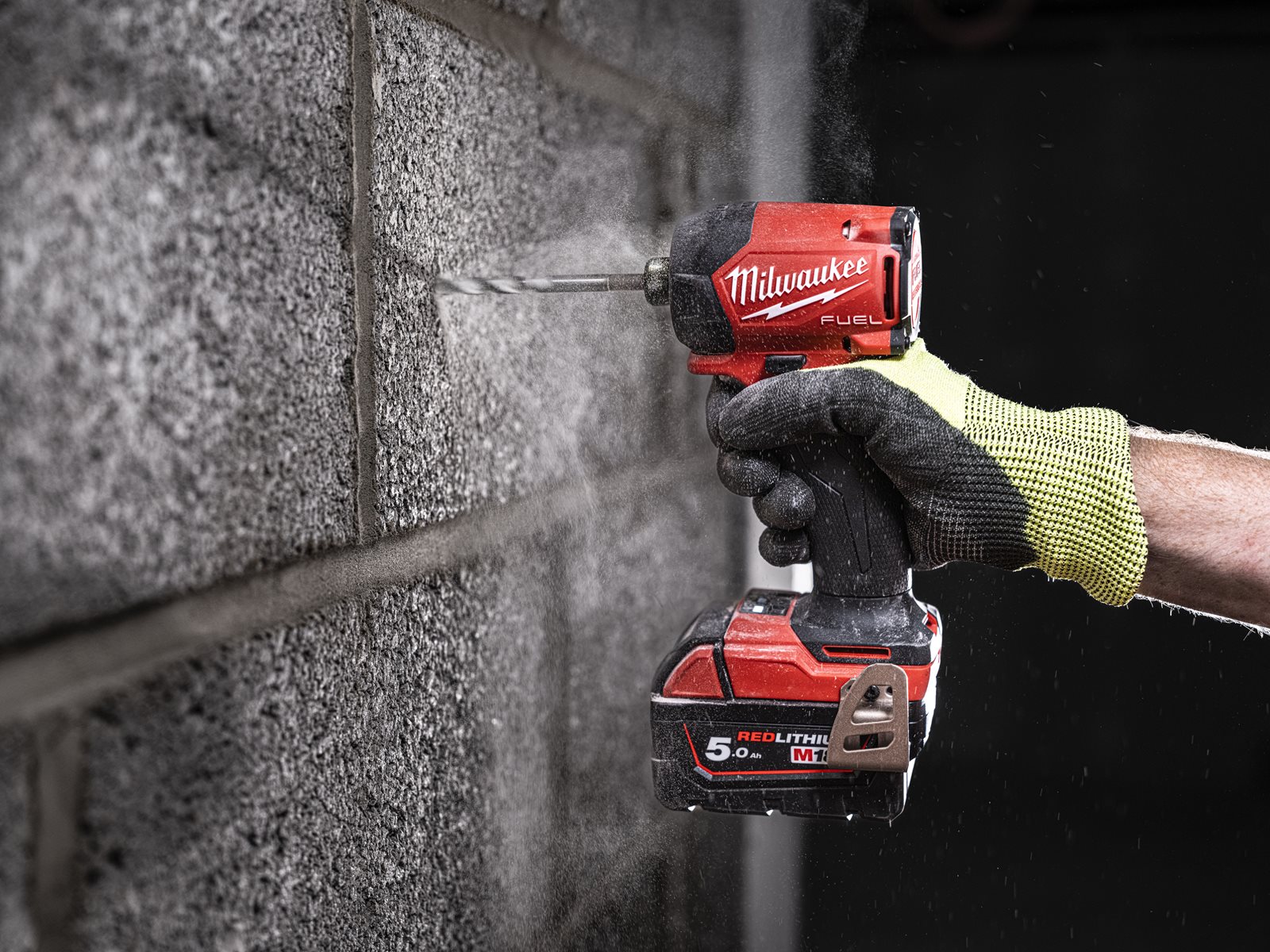Mașină de înșurubat hidraulică cu impact 1/4" Hex M18 FUEL SURGE Milwaukee M18 FIDRQ-0X - in utilizare 19
