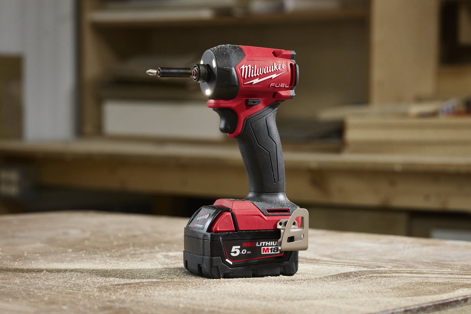 Mașină de înșurubat hidraulică cu impact 1/4" Hex M18 FUEL SURGE Milwaukee M18 FIDRQ-0X - in utilizare 5