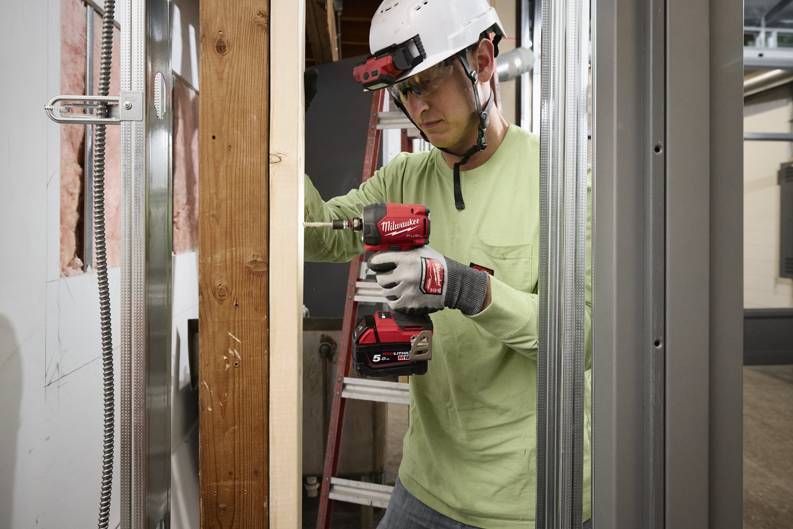 Mașină de înșurubat hidraulică cu impact 1/4" Hex M18 FUEL SURGE Milwaukee M18 FIDRQ-0X - in utilizare 7
