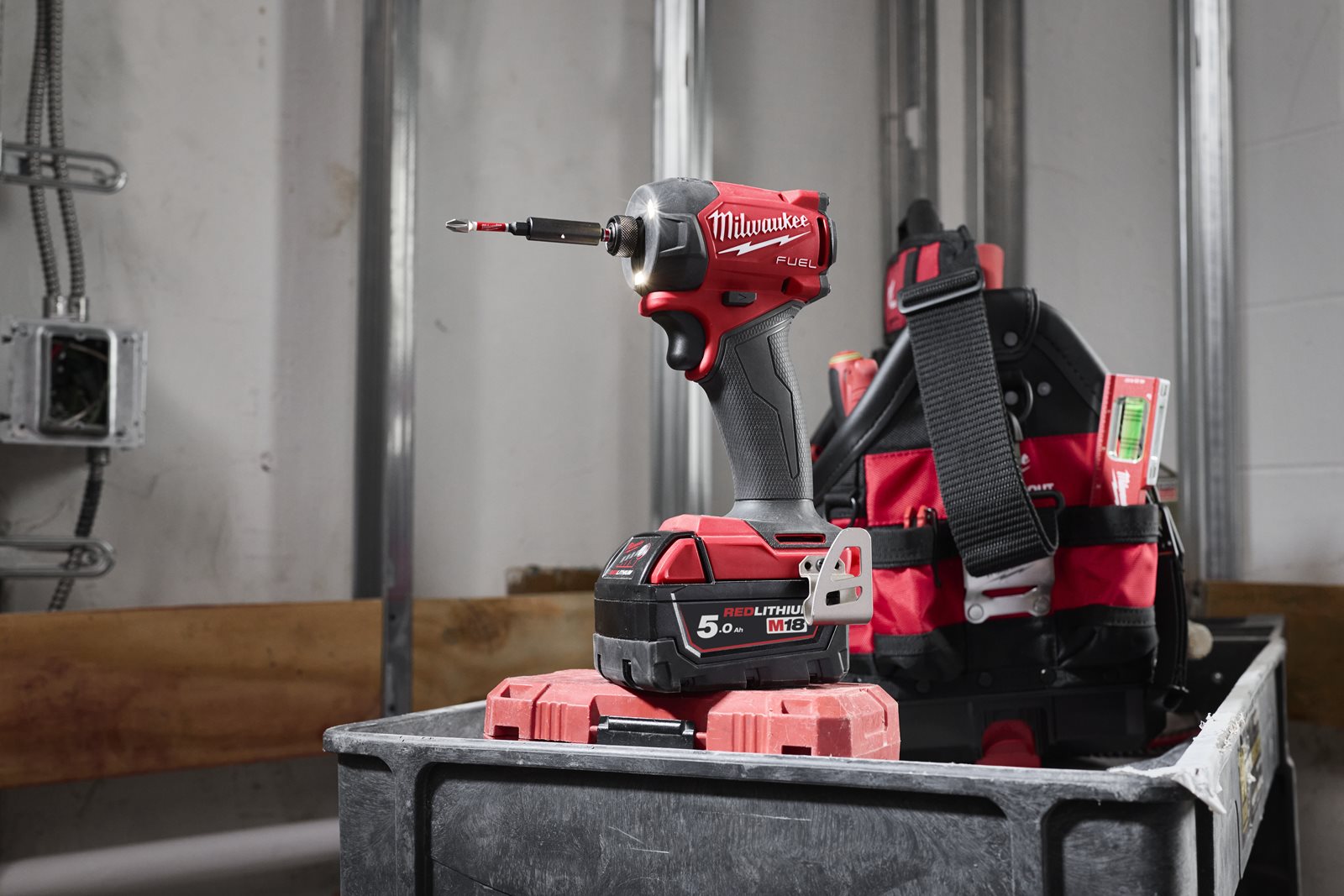 Mașină de înșurubat hidraulică cu impact 1/4" Hex M18 FUEL SURGE Milwaukee M18 FIDRQ-0X - in utilizare 8