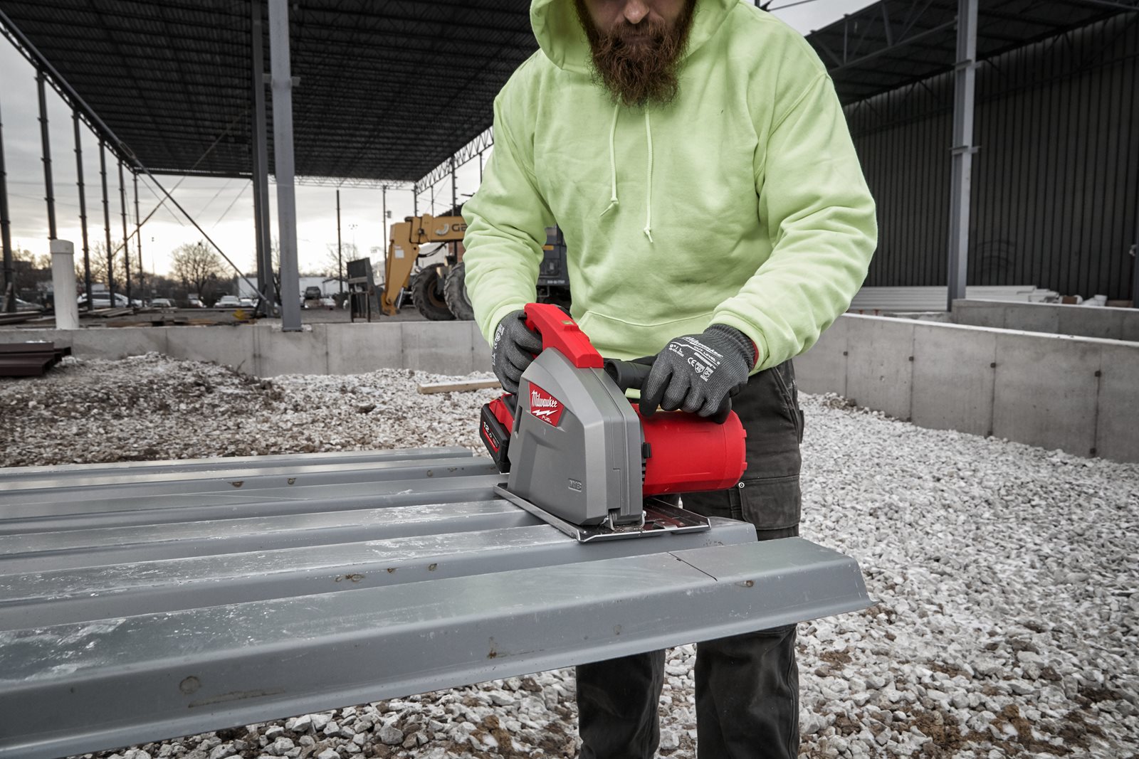 Fierăstrău circular pentru metal M18 FUEL 66 cm Milwaukee M18 FMCS66-0C - in utilizare 1