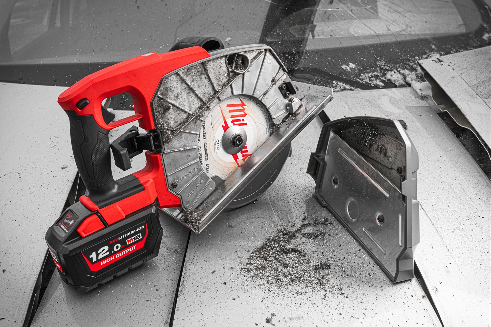 Fierăstrău circular pentru metal M18 FUEL 66 cm Milwaukee M18 FMCS66-0C - in utilizare 2