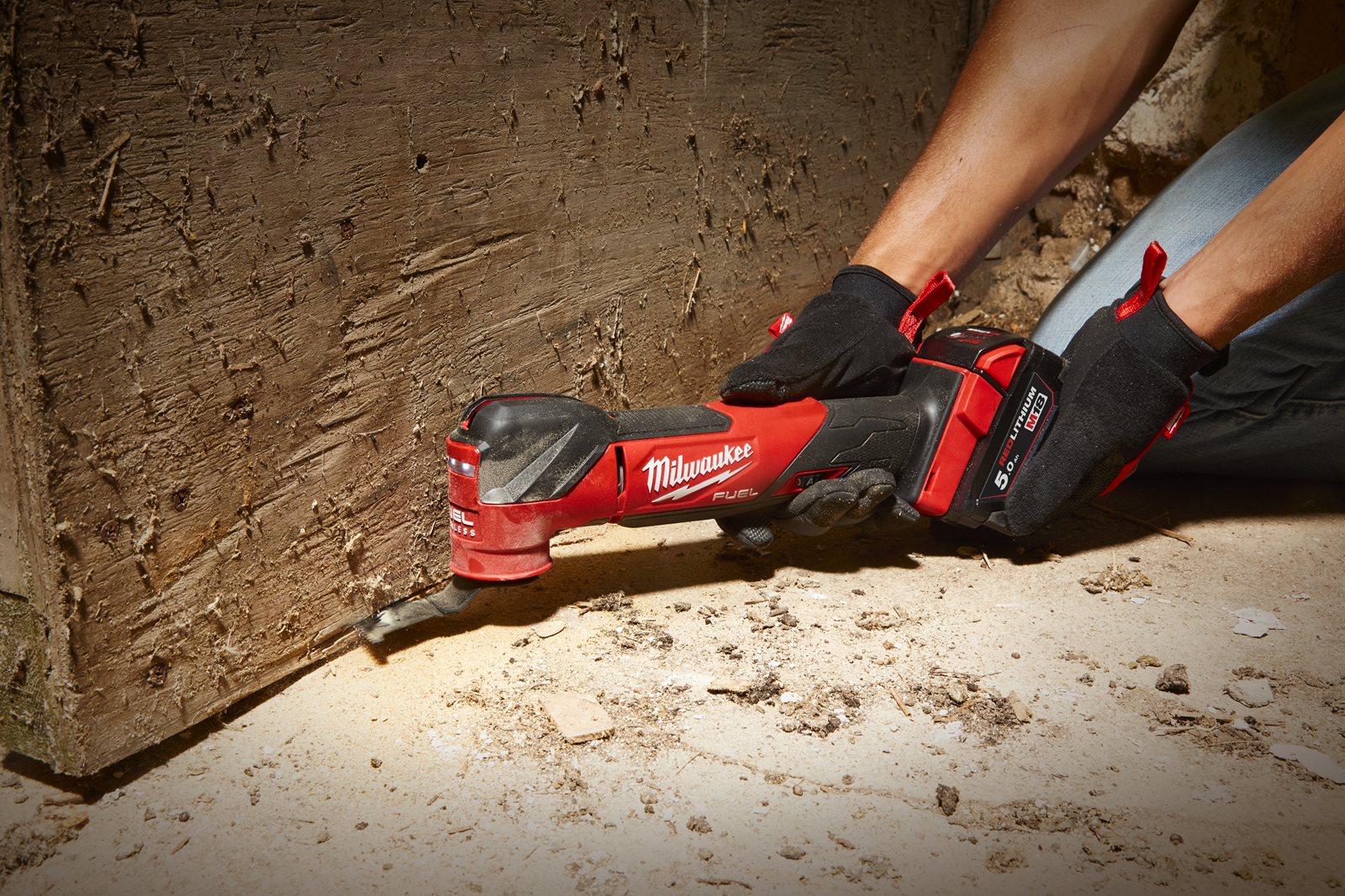 Unealtă multifuncțională M18 FUEL Milwaukee M18 FMT-0X - in utilizare 1