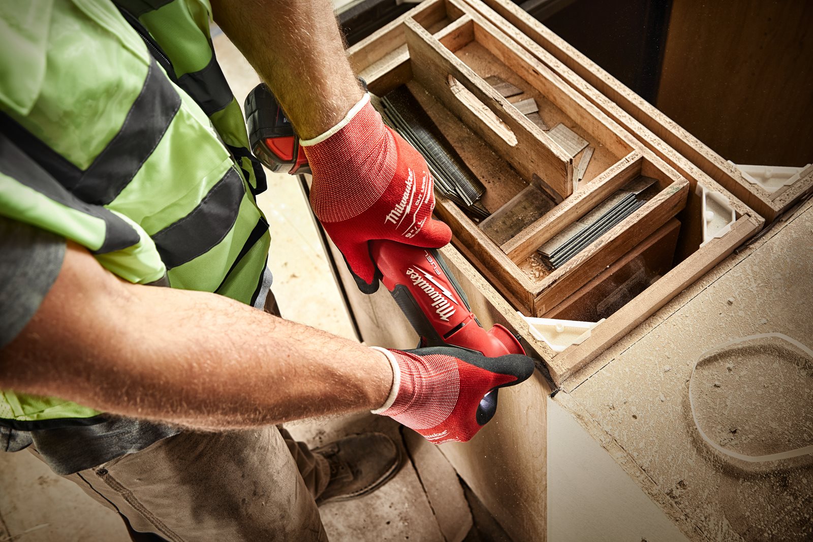 Unealtă multifuncțională M18 FUEL Milwaukee M18 FMT-0X - in utilizare 11