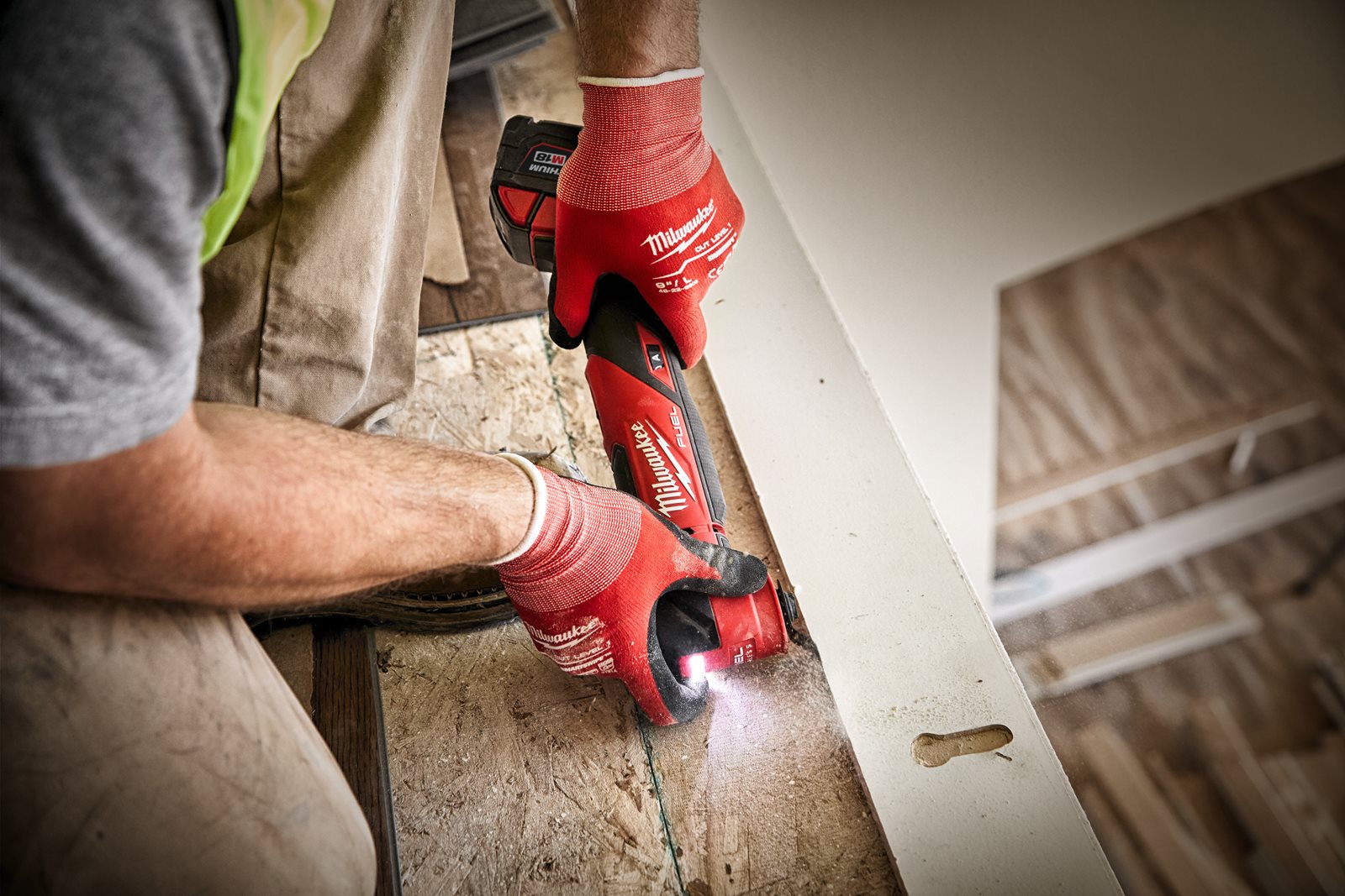 Unealtă multifuncțională M18 FUEL Milwaukee M18 FMT-0X - in utilizare 3