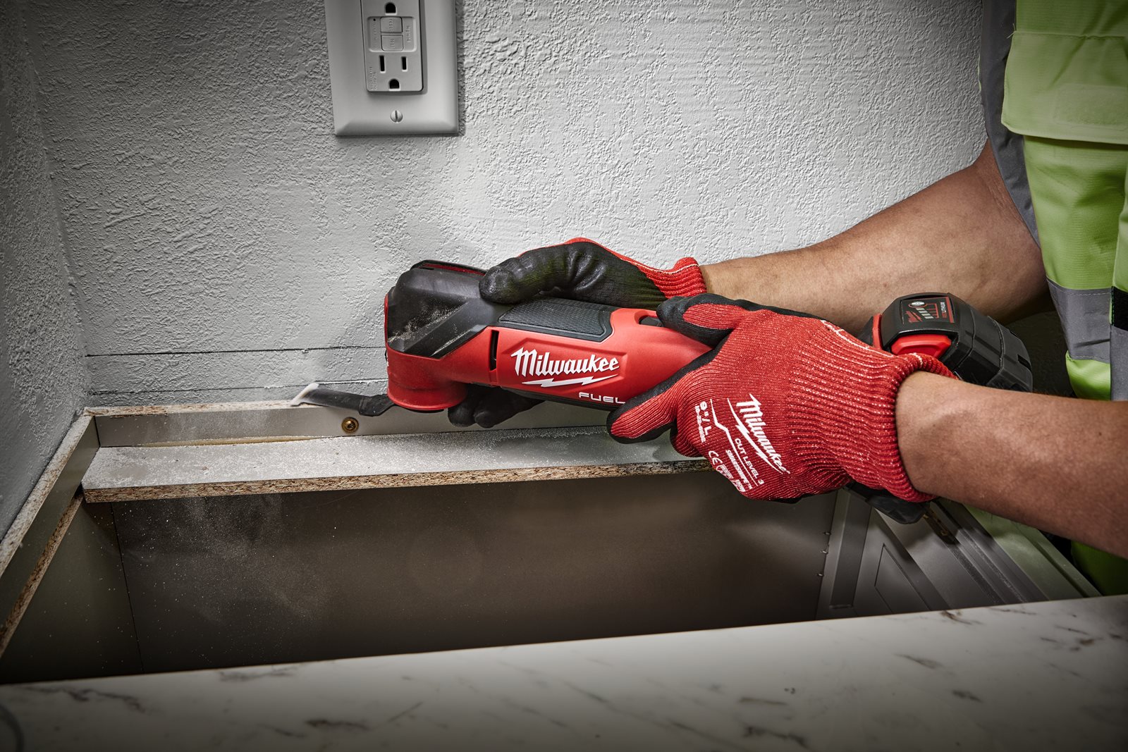 Unealtă multifuncțională M18 FUEL Milwaukee M18 FMT-0X - in utilizare 6