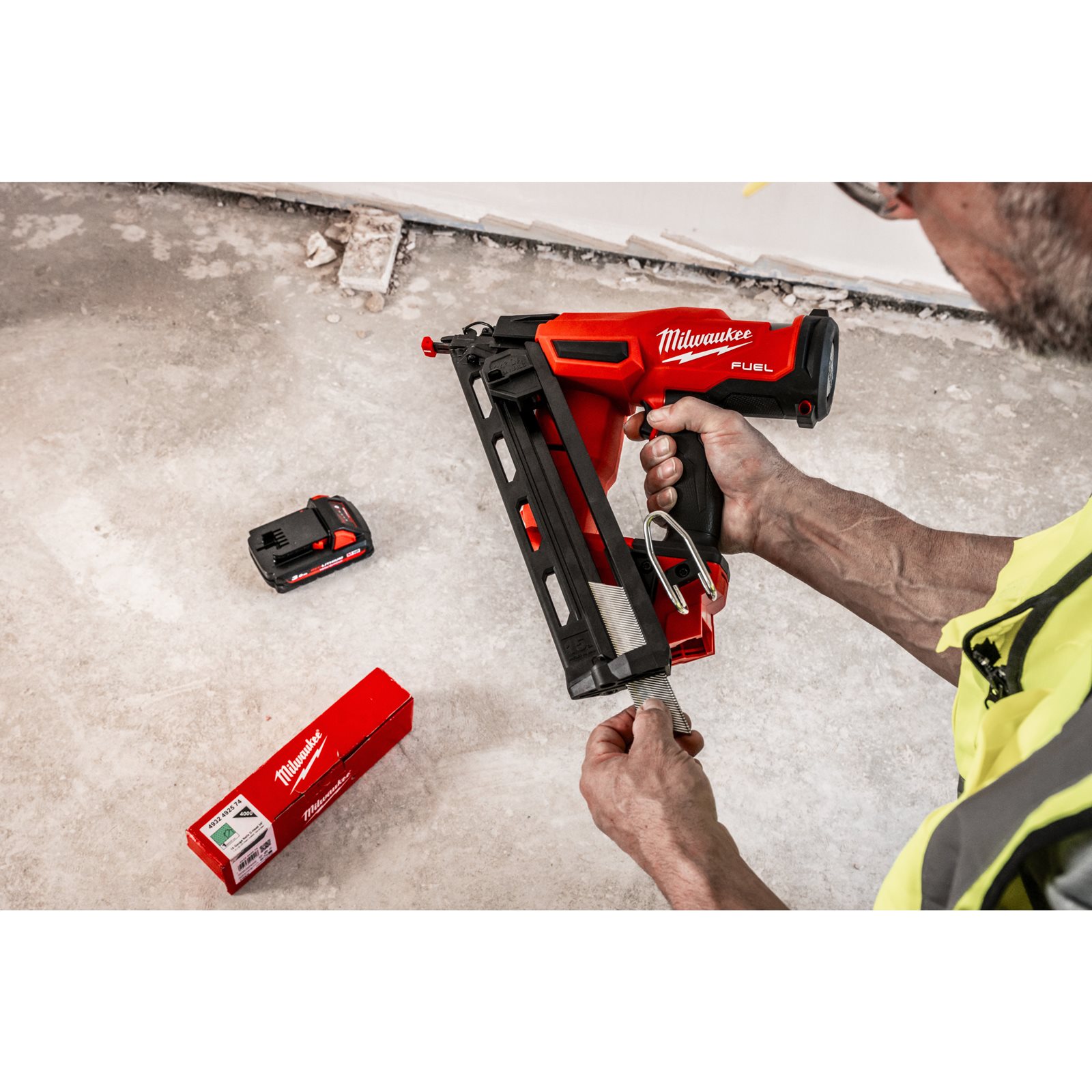 Pistol înclinat pentru cuie 15 GA M18 FUEL Milwaukee M18 FN15GA-0X - detaliu 2
