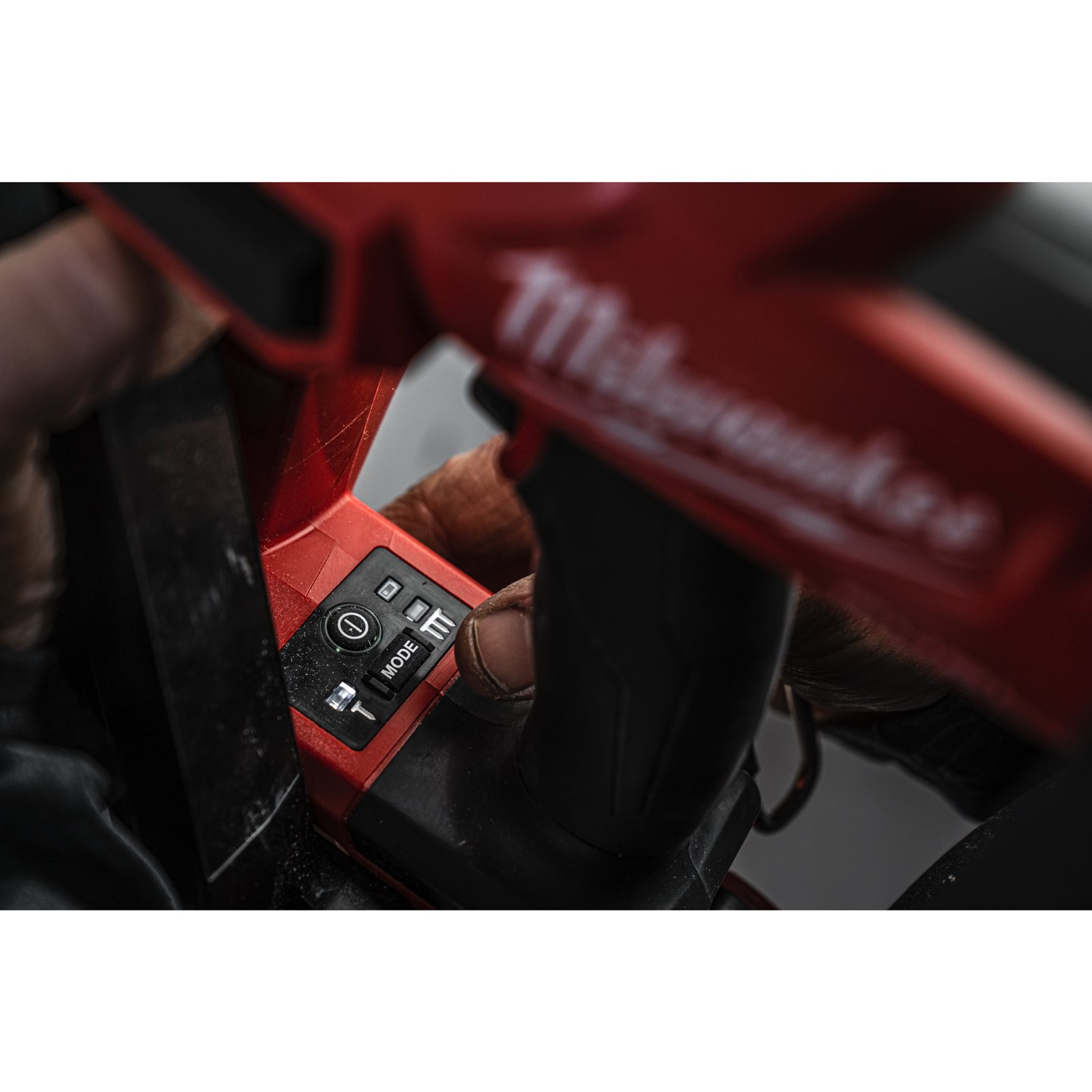 Pistol înclinat pentru cuie 15 GA M18 FUEL Milwaukee M18 FN15GA-0X - detaliu 5