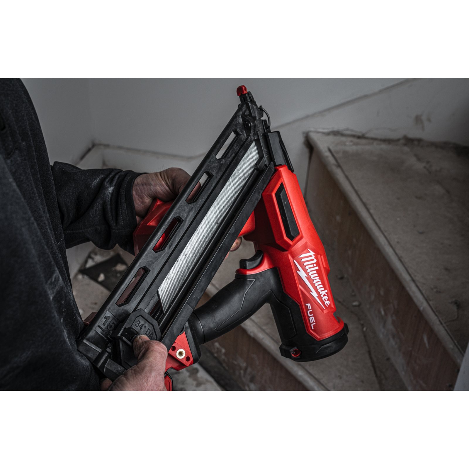 Pistol înclinat pentru cuie 15 GA M18 FUEL Milwaukee M18 FN15GA-0X - detaliu 6