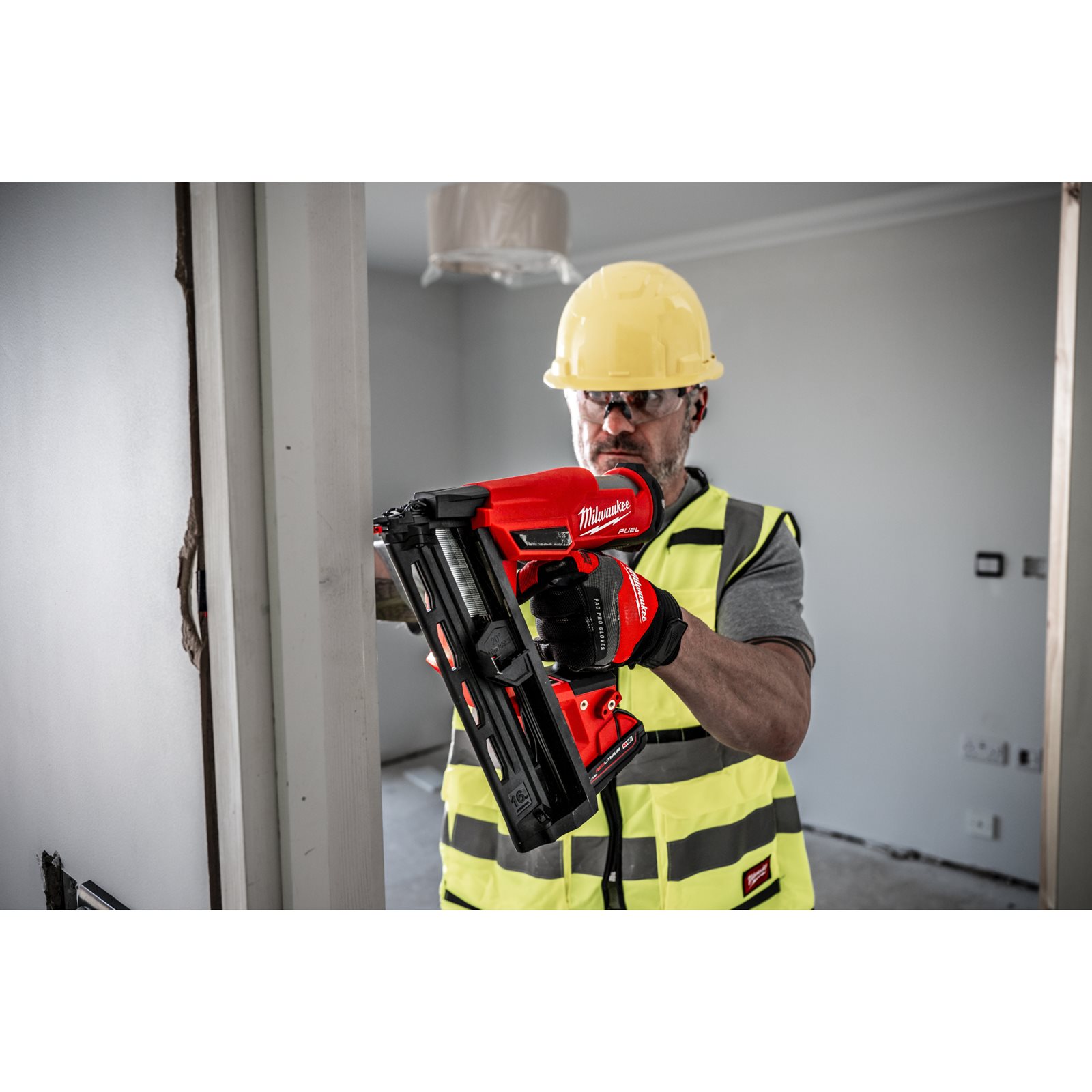 Pistol înclinat pentru cuie M18 FUEL 16 GA Milwaukee M18 FN16GA-202X - detaliu 1