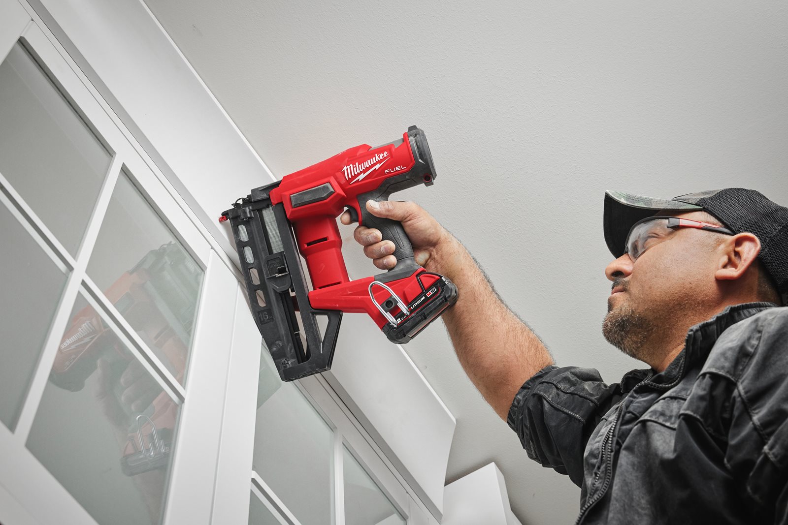 Pistol drept pentru cuie 16 GA M18 FUEL Milwaukee M18 FN16GS-0X - in utilizare 13