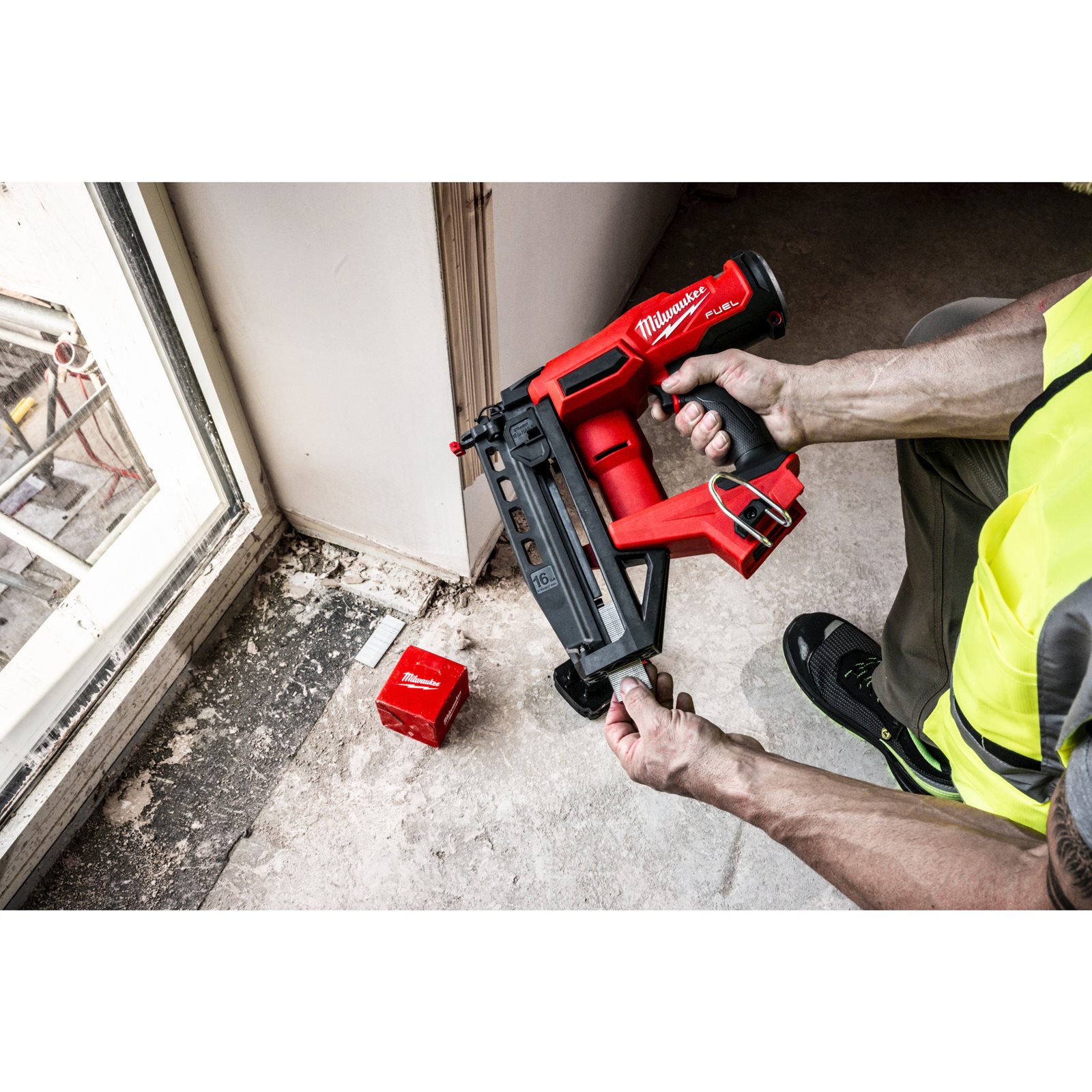 Pistol drept pentru cuie 16 GA M18 FUEL Milwaukee M18 FN16GS-0X - detaliu 2