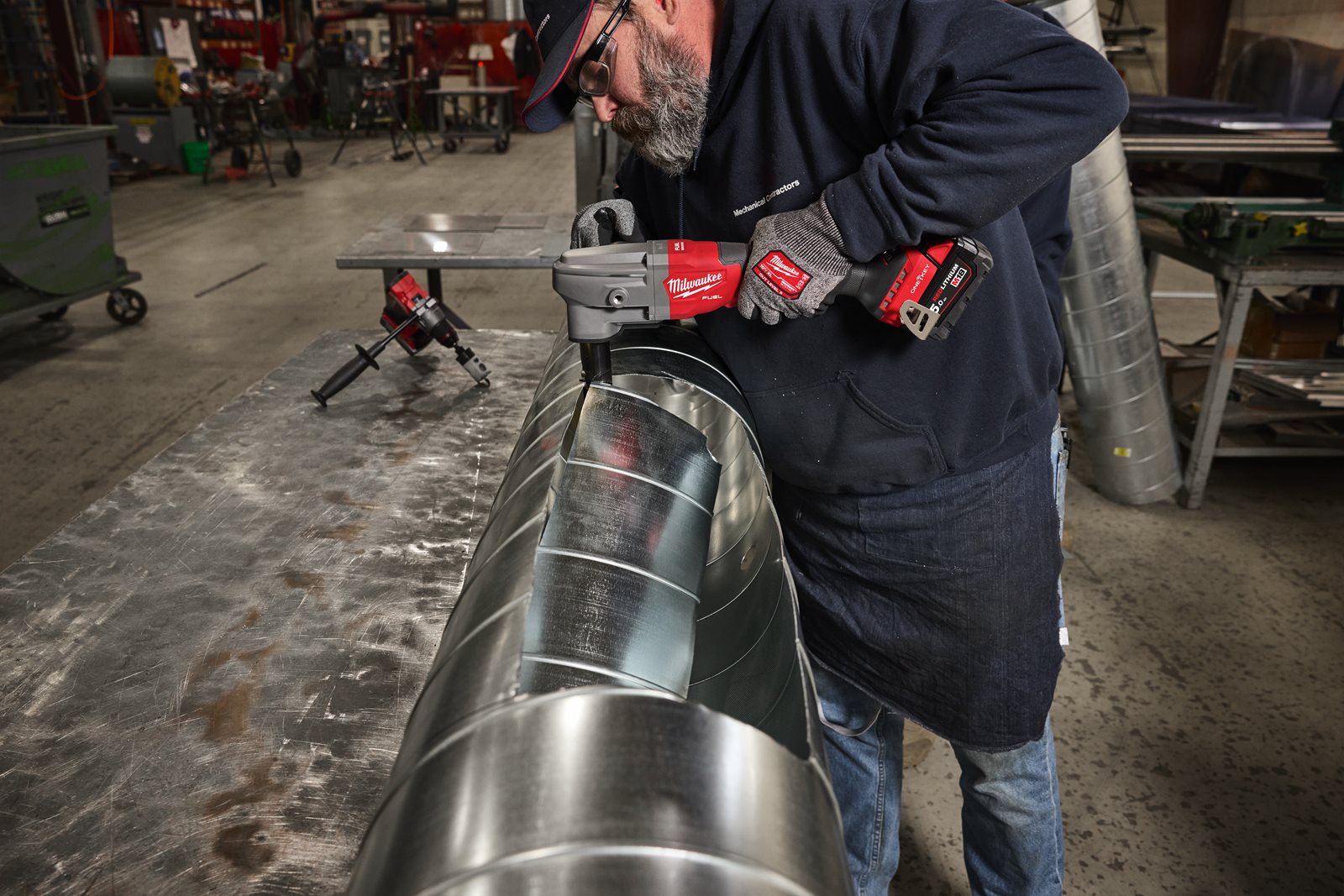 Mașină de tăiat tablă 3.5 mm M18 FUEL Milwaukee M18 FNB35-0X - in utilizare 4