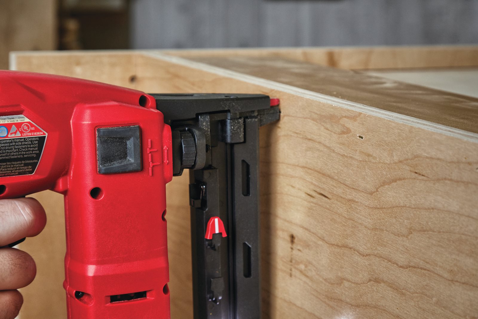 Pistol capse înguste M18 FUEL Milwaukee M18 FNCS18GS-202X - in utilizare 6