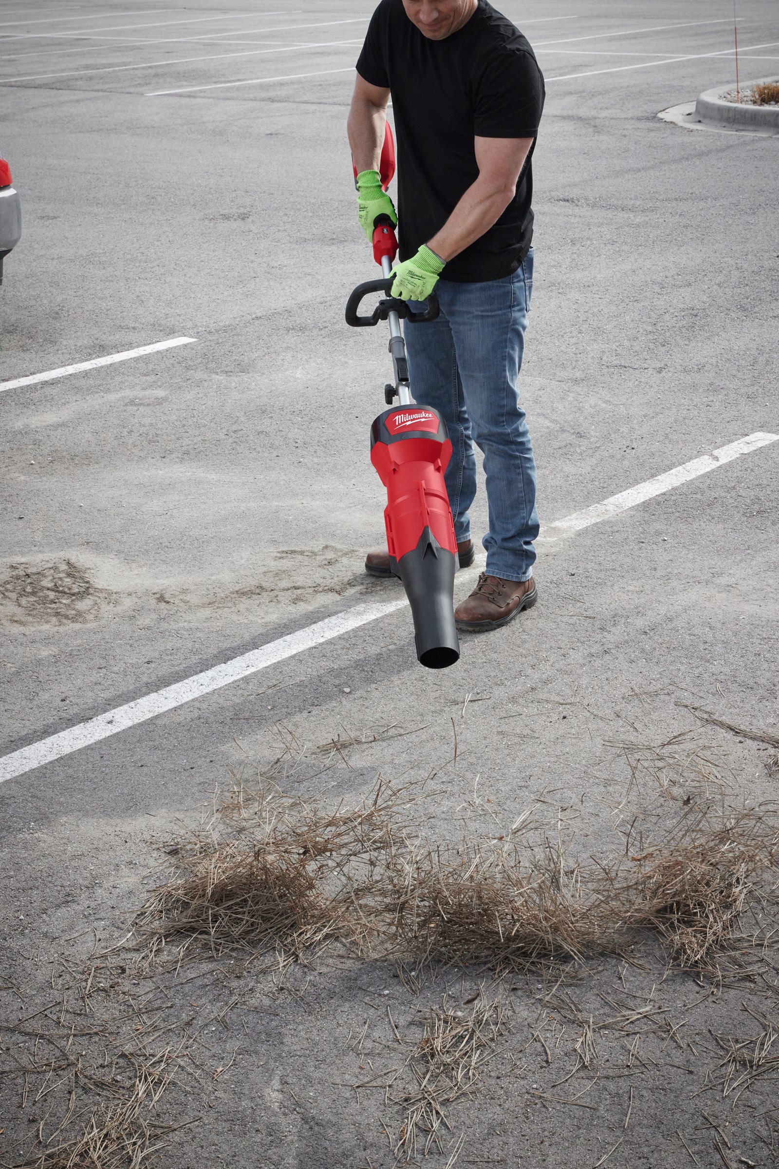 Atașament suflantă QUIK-LOK Milwaukee M18 FOPH-BA - in utilizare 1