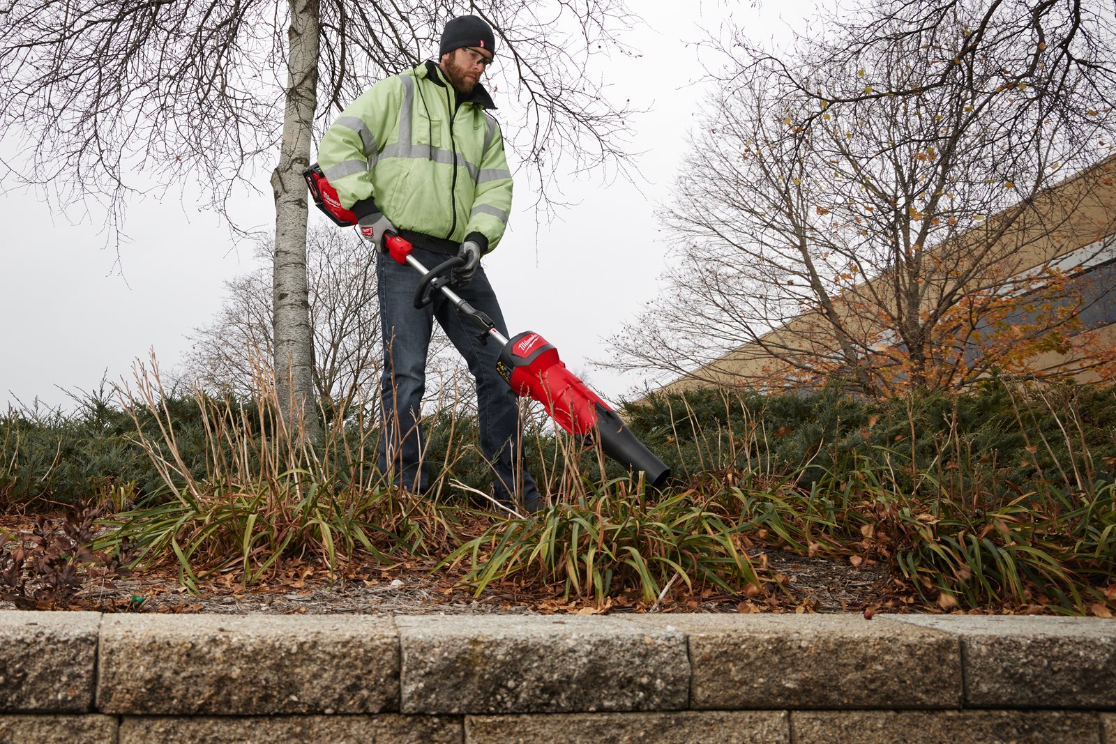 Atașament suflantă QUIK-LOK Milwaukee M18 FOPH-BA - in utilizare 2