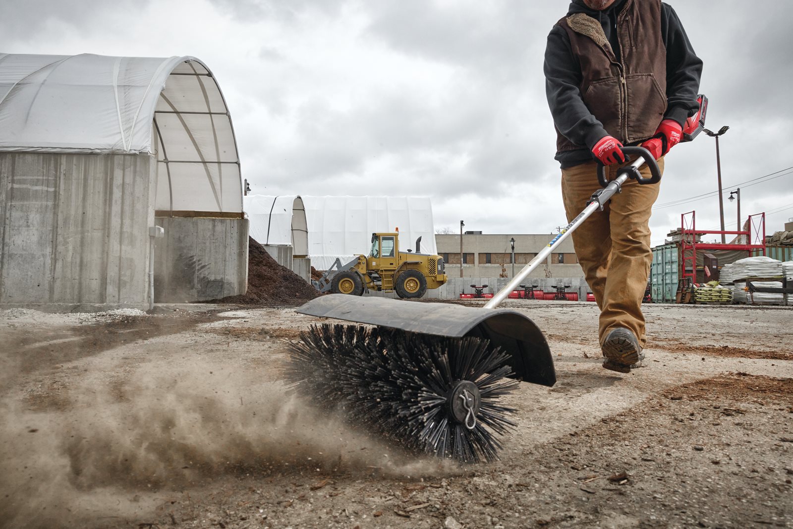 Atașament perie cu țepi QUIK-LOK Milwaukee M18 FOPH-BBA - in utilizare 3