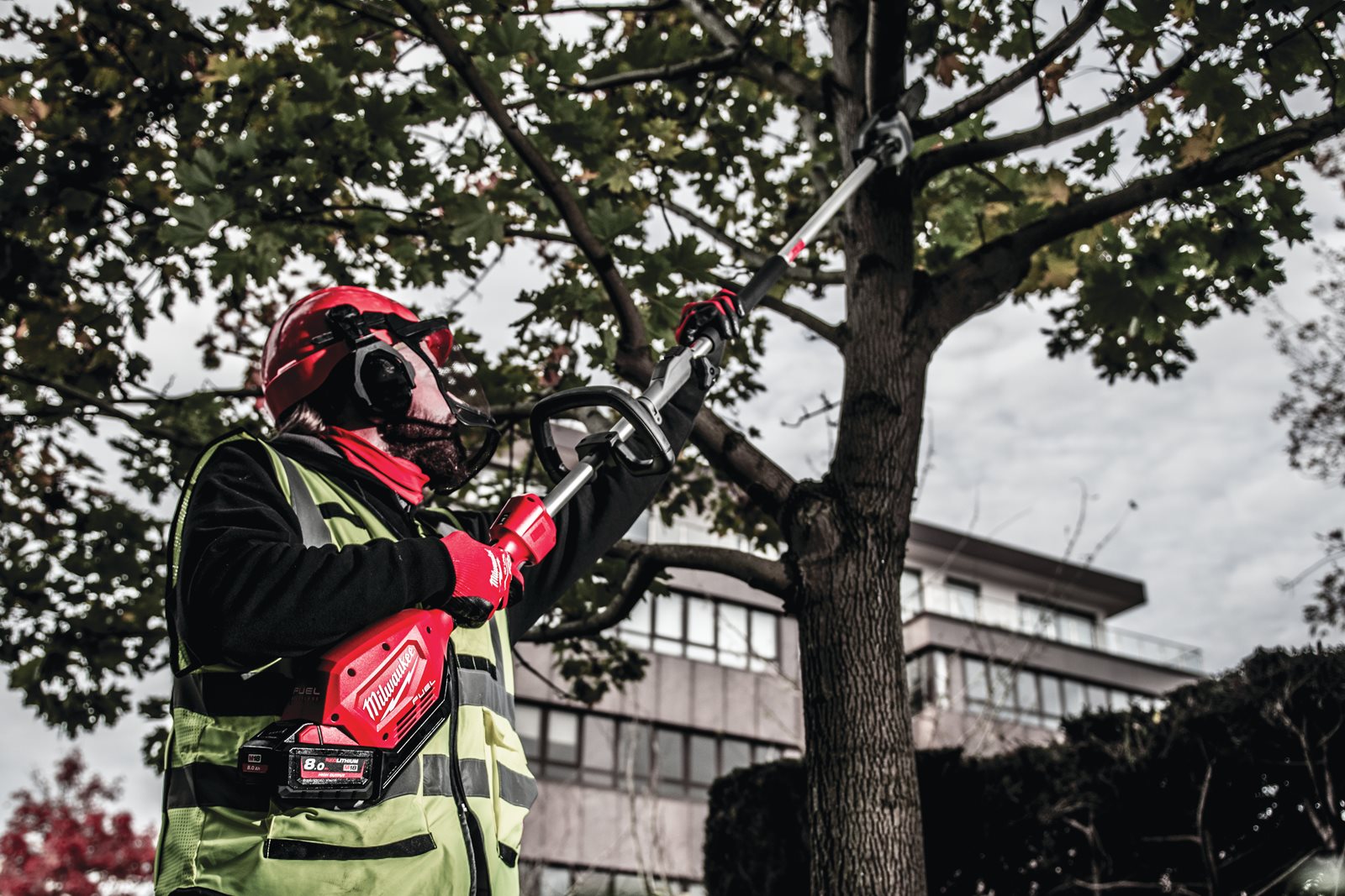 Atașament fierăstrău emondor QUIK-LOK Milwaukee M18 FOPH-CSA - in utilizare 1