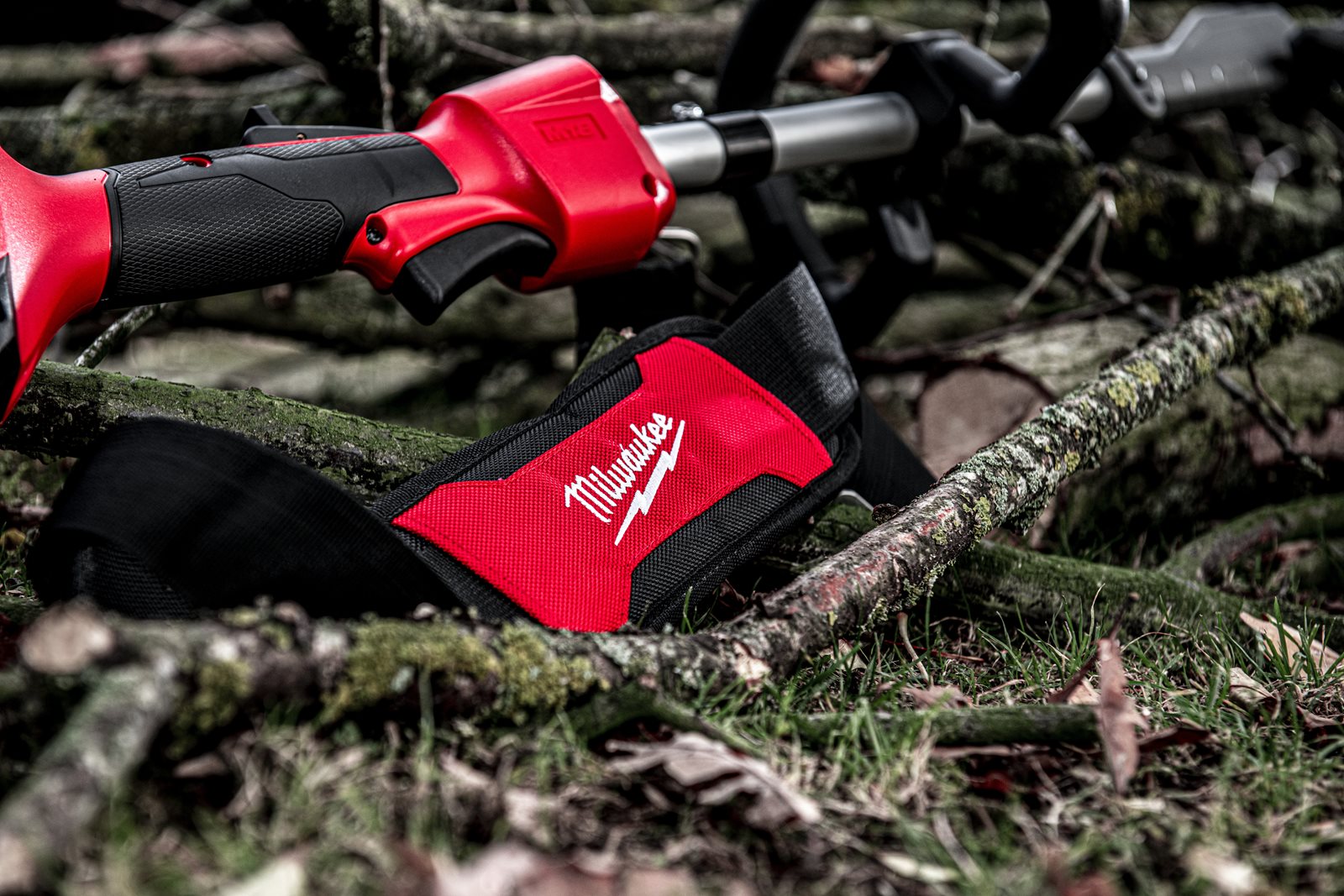 Atașament fierăstrău emondor QUIK-LOK Milwaukee M18 FOPH-CSA - in utilizare 11