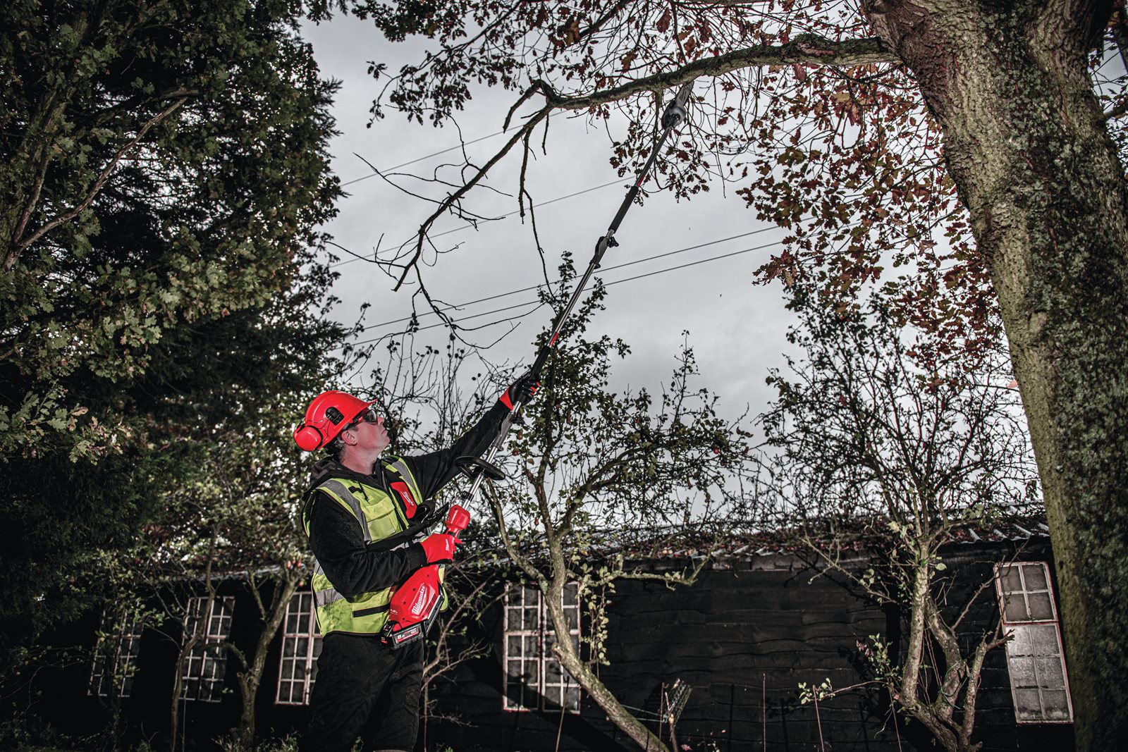 Atașament fierăstrău emondor QUIK-LOK Milwaukee M18 FOPH-CSA - in utilizare 3
