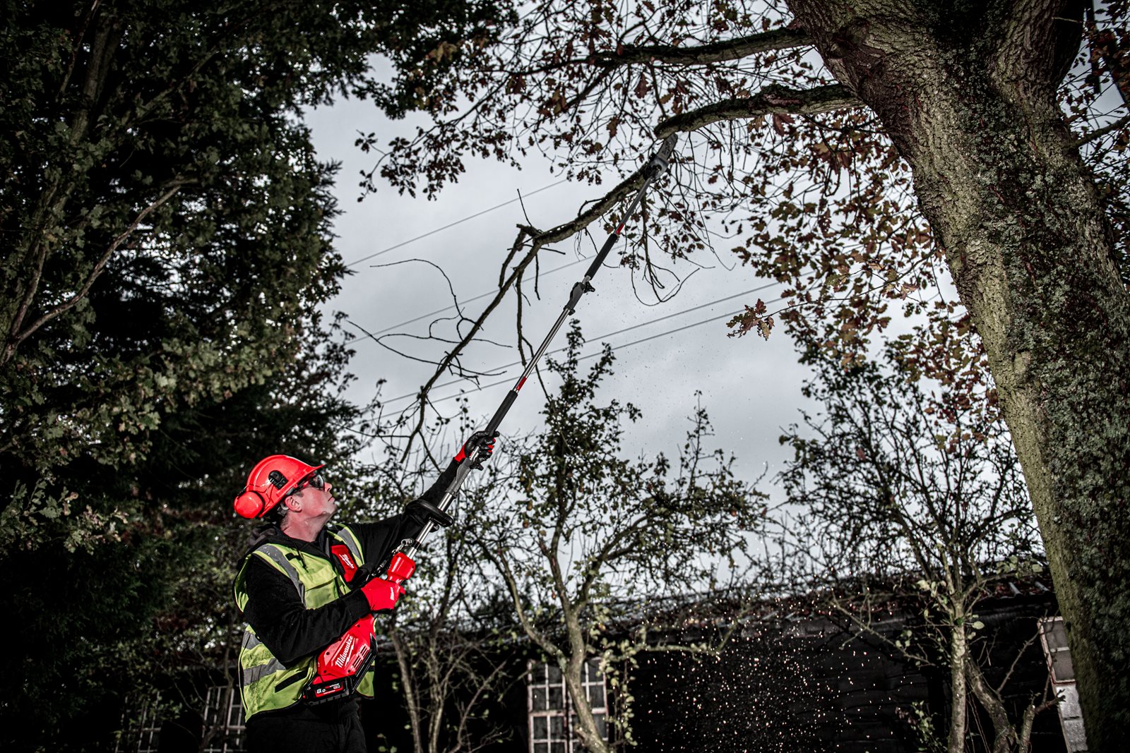 Atașament fierăstrău emondor QUIK-LOK Milwaukee M18 FOPH-CSA - in utilizare 4