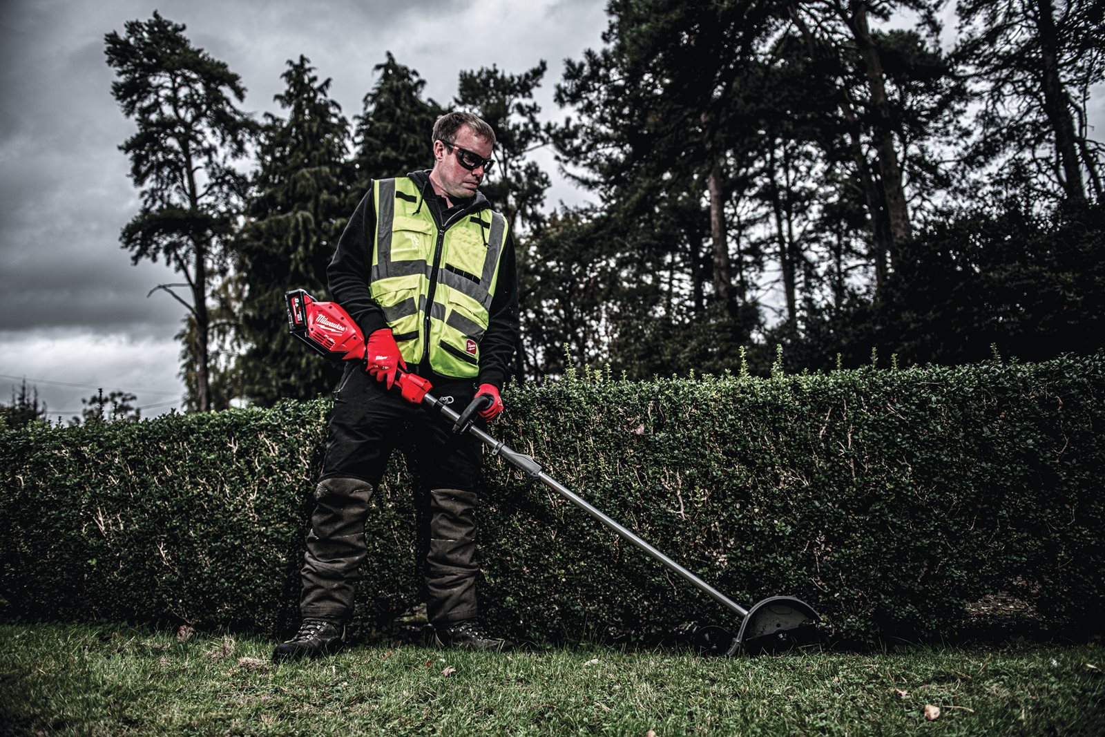Atașament întreținere margini QUIK-LOK Milwaukee M18 FOPH-EA - in utilizare 1