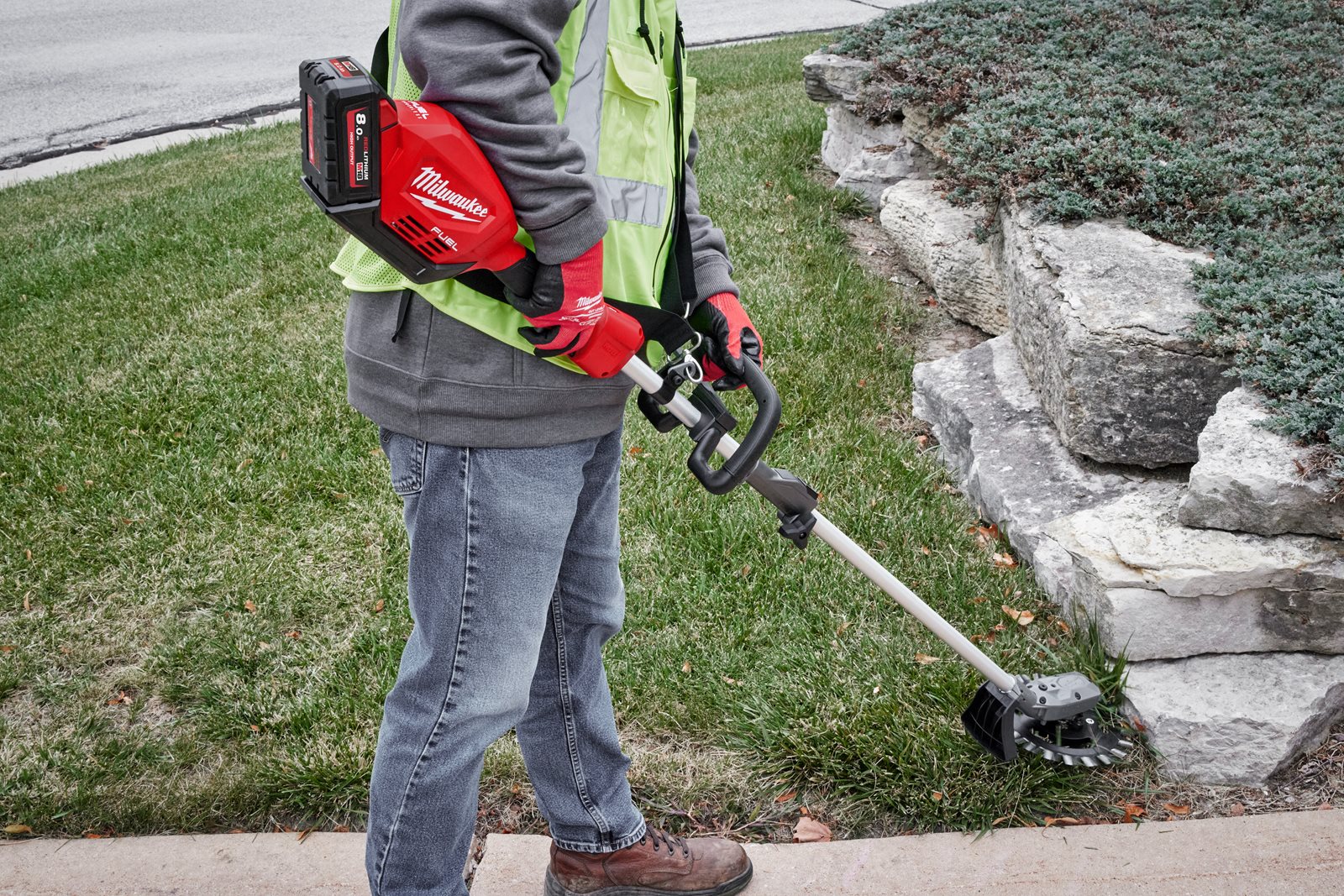Atașament tăiere iarbă QUIK-LOK Milwaukee M18 FOPH-RA - in utilizare 6