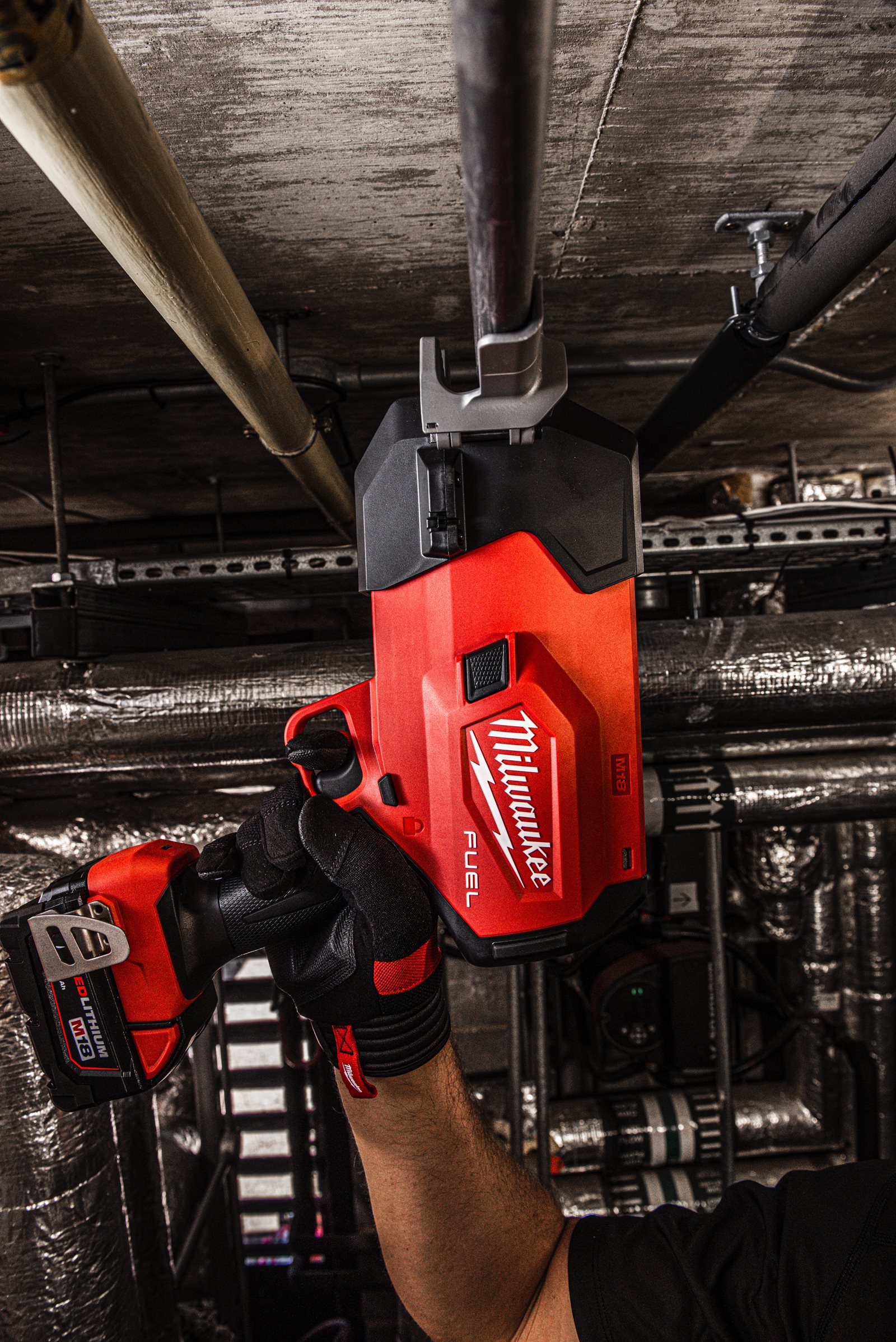 Tăietor țeavă de oțel M18 FUEL Milwaukee M18 FPCS-0 - in utilizare 11