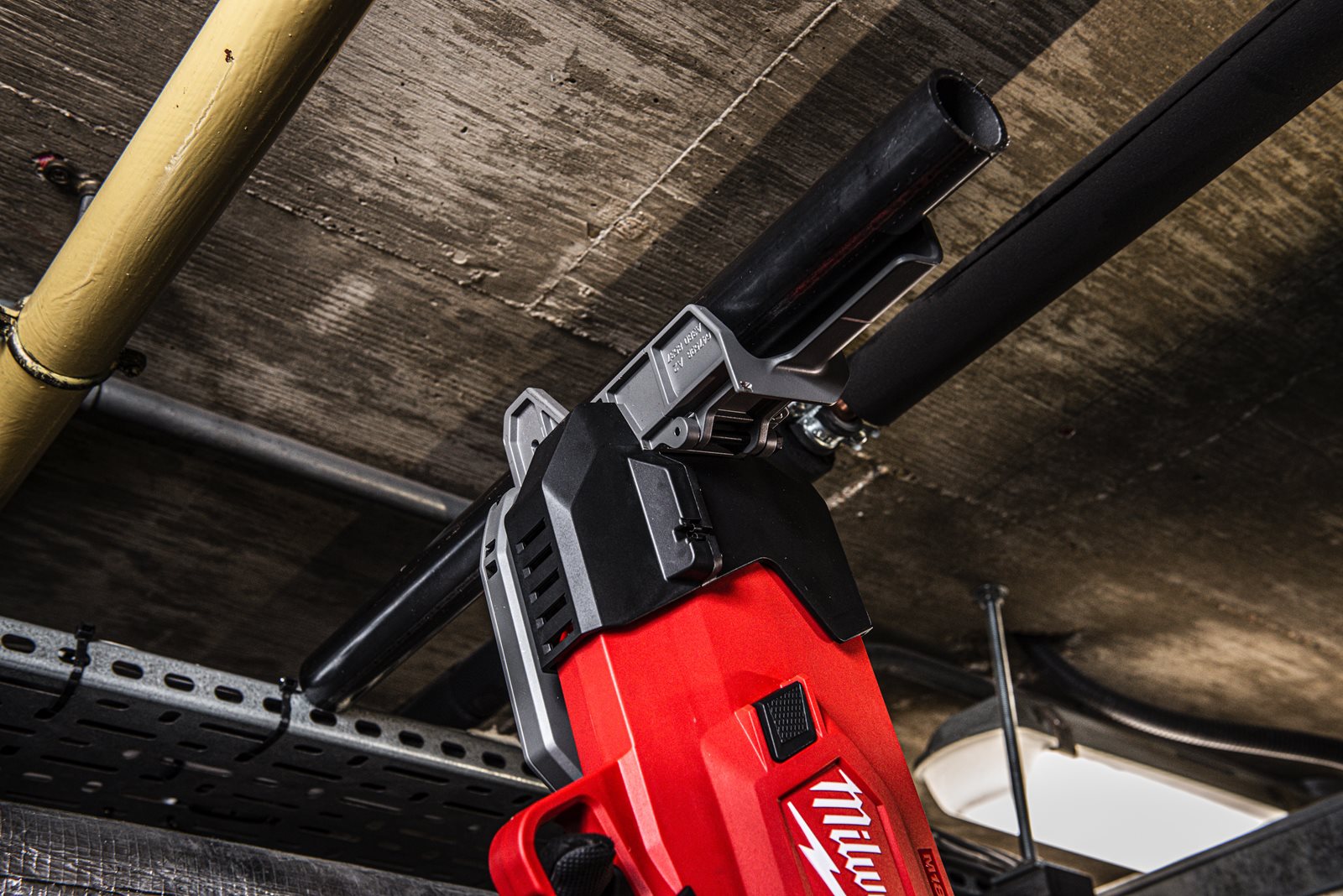 Tăietor țeavă de oțel M18 FUEL Milwaukee M18 FPCS-0 - in utilizare 12