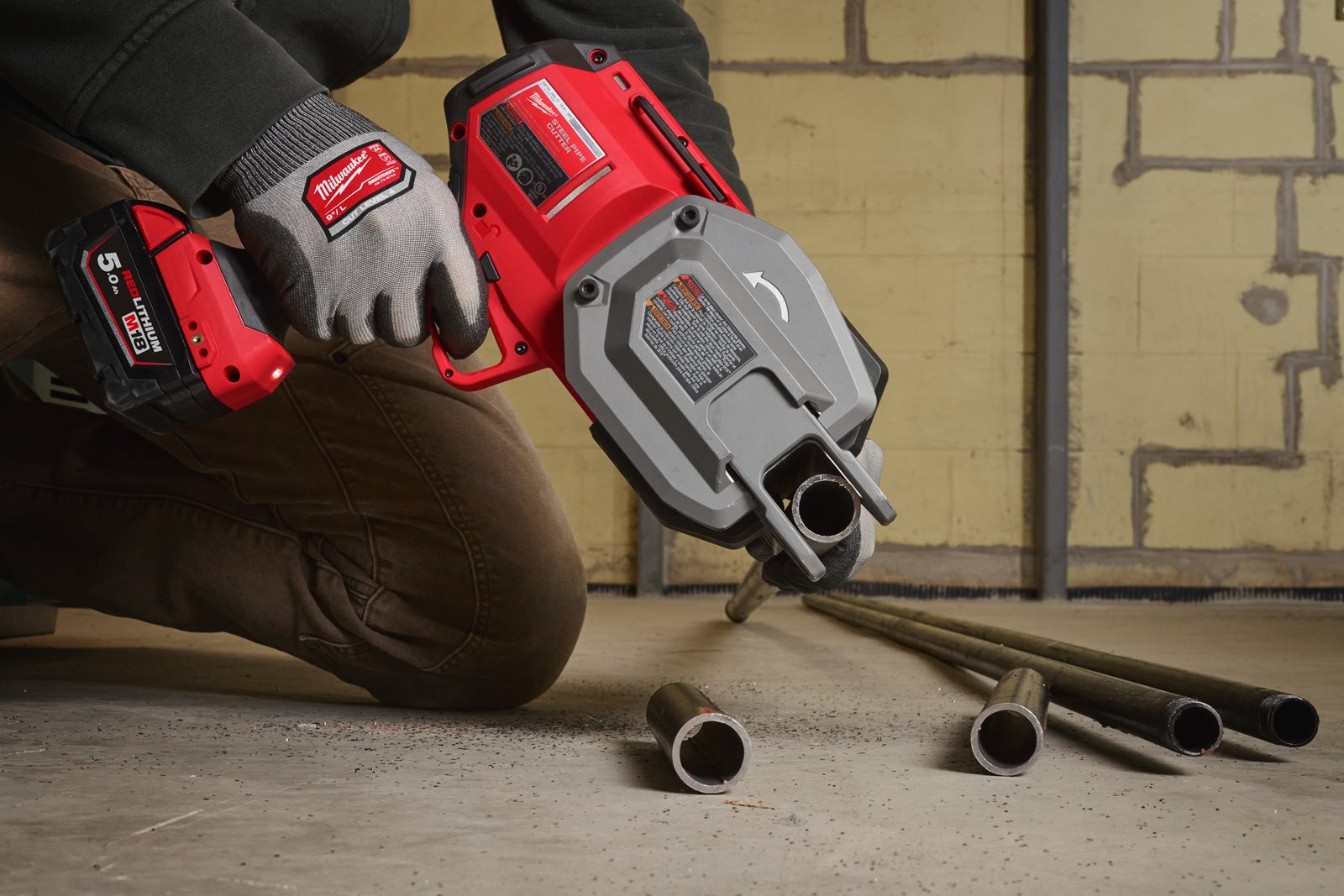 Tăietor țeavă de oțel M18 FUEL Milwaukee M18 FPCS-0 - in utilizare 4