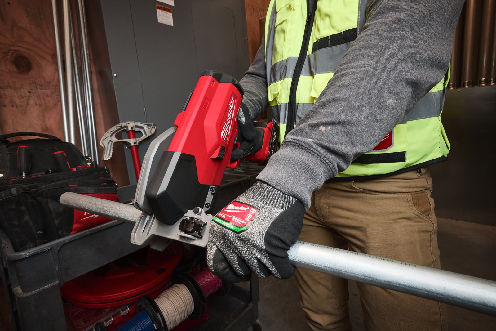 Tăietor țeavă de oțel M18 FUEL Milwaukee M18 FPCS-0 - in utilizare 7