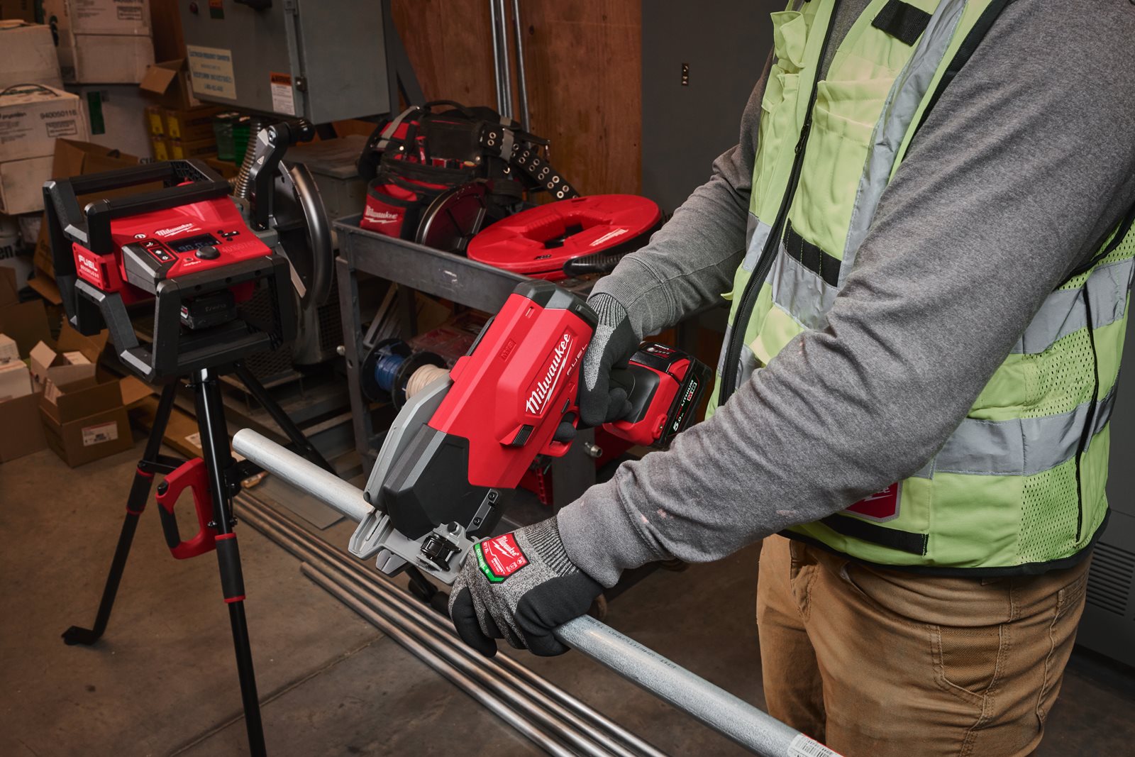 Tăietor țeavă de oțel M18 FUEL Milwaukee M18 FPCS-0 - in utilizare 9