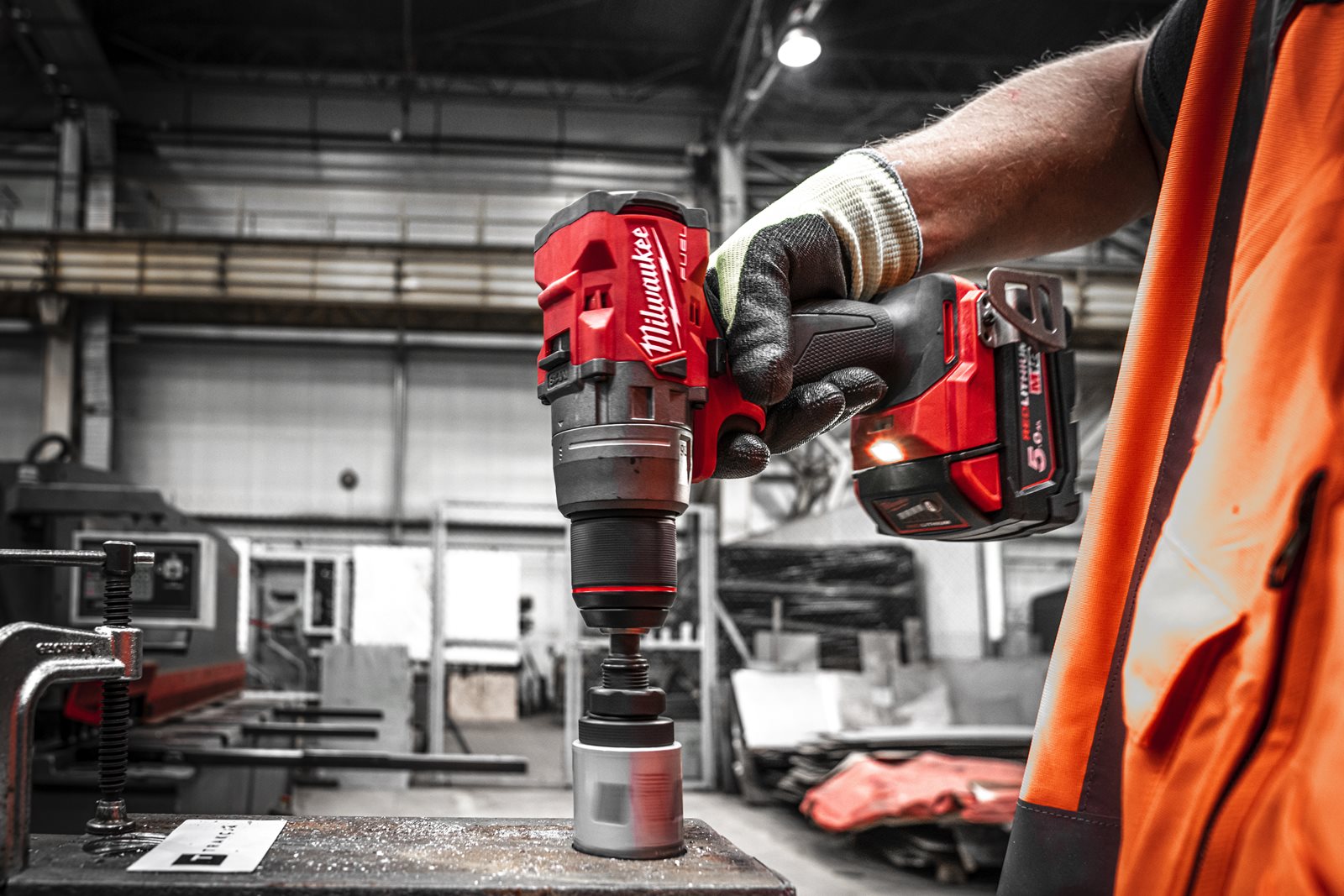 Mașină de găurit cu percuție M18 FUEL Milwaukee M18 FPD3-0X - in utilizare 11